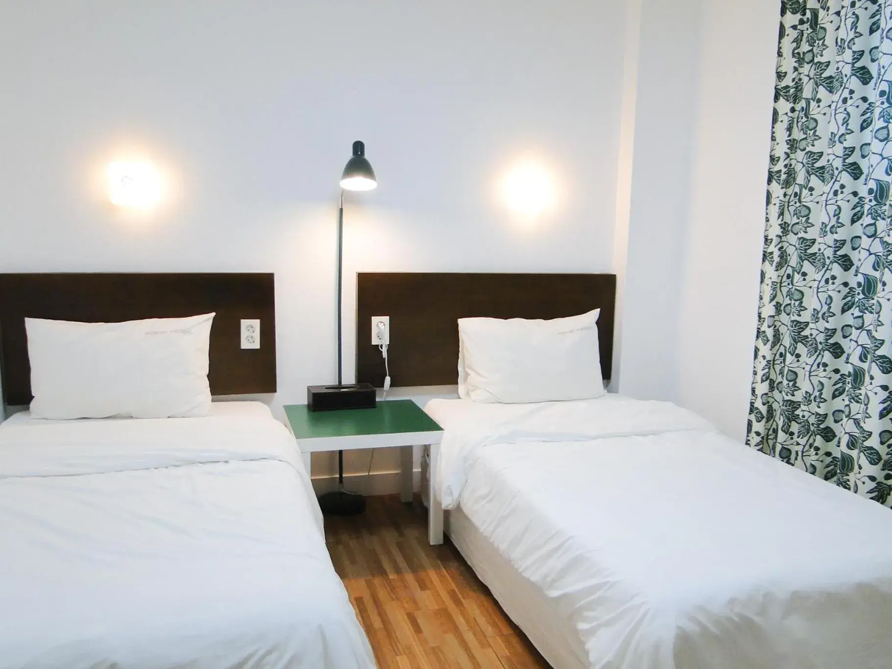 Twin Room with Private Bathroom in Ekonomy Haeundae Hostel Twin Room with Private Bathroom in Ekonomy Haeundae Hostel