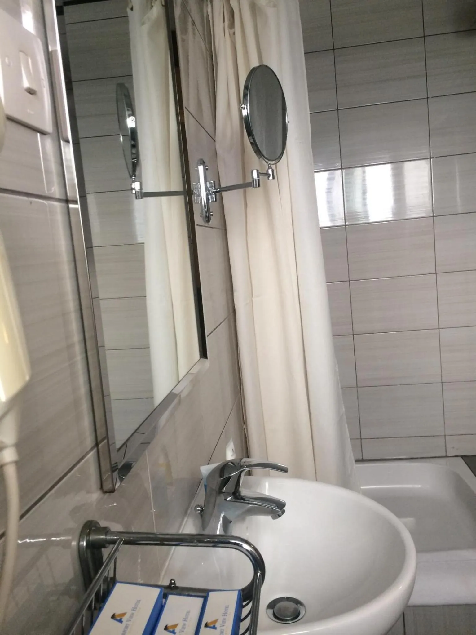 Shower in Airport View Hotel