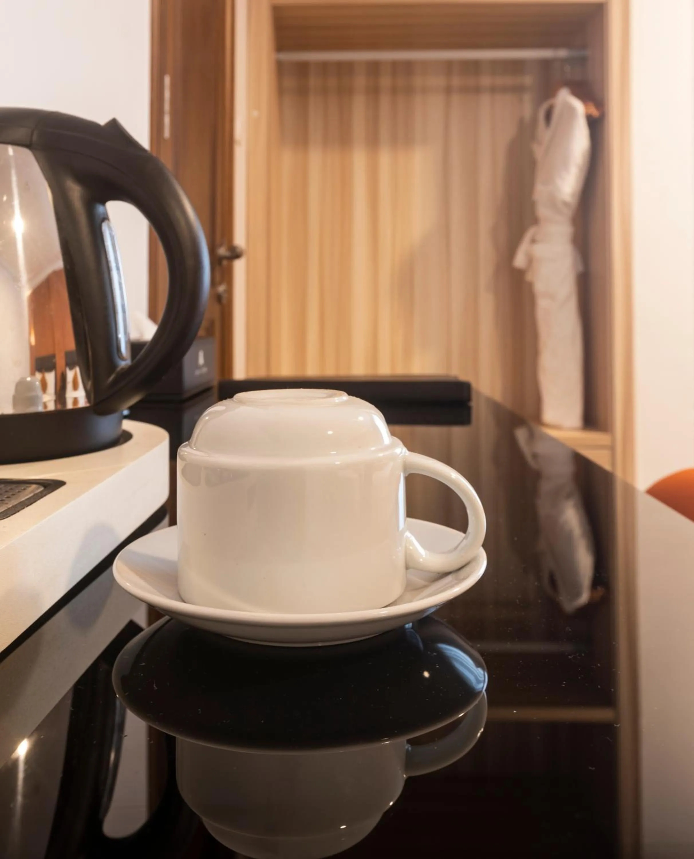 Coffee/tea facilities in Airport View Hotel