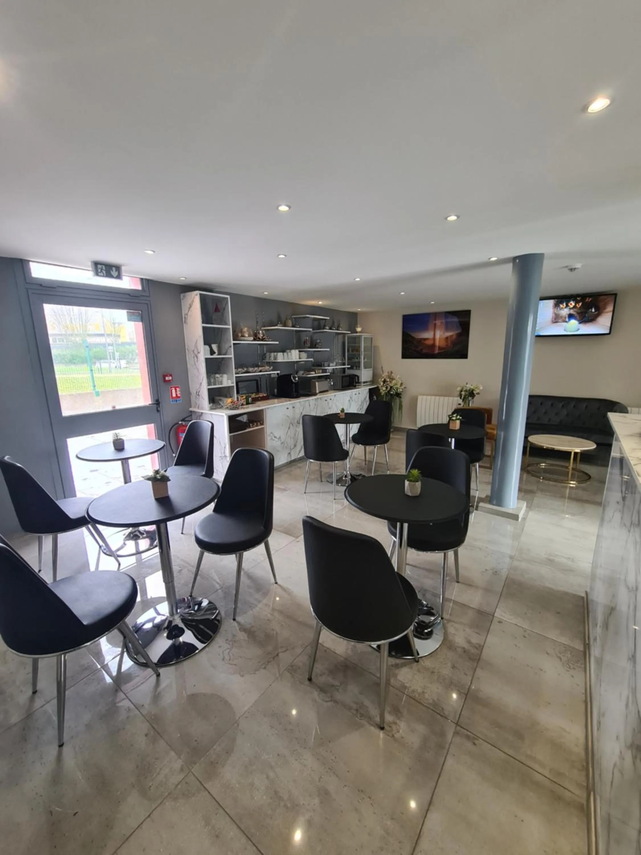 Lounge or bar in Hotel Les Beaux Soleils