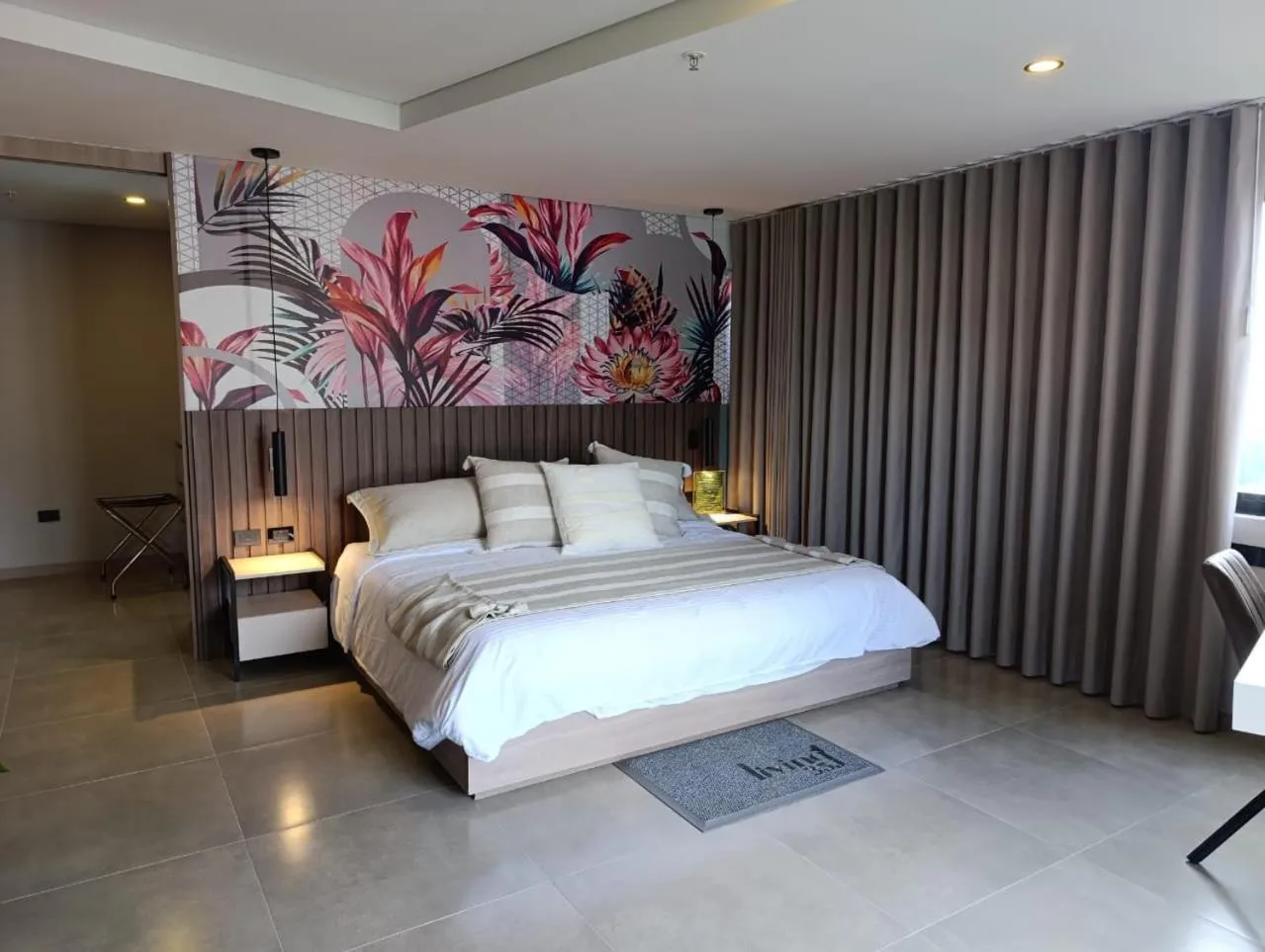 Photo of the whole room, Bed in Hotel Living 35 Suites