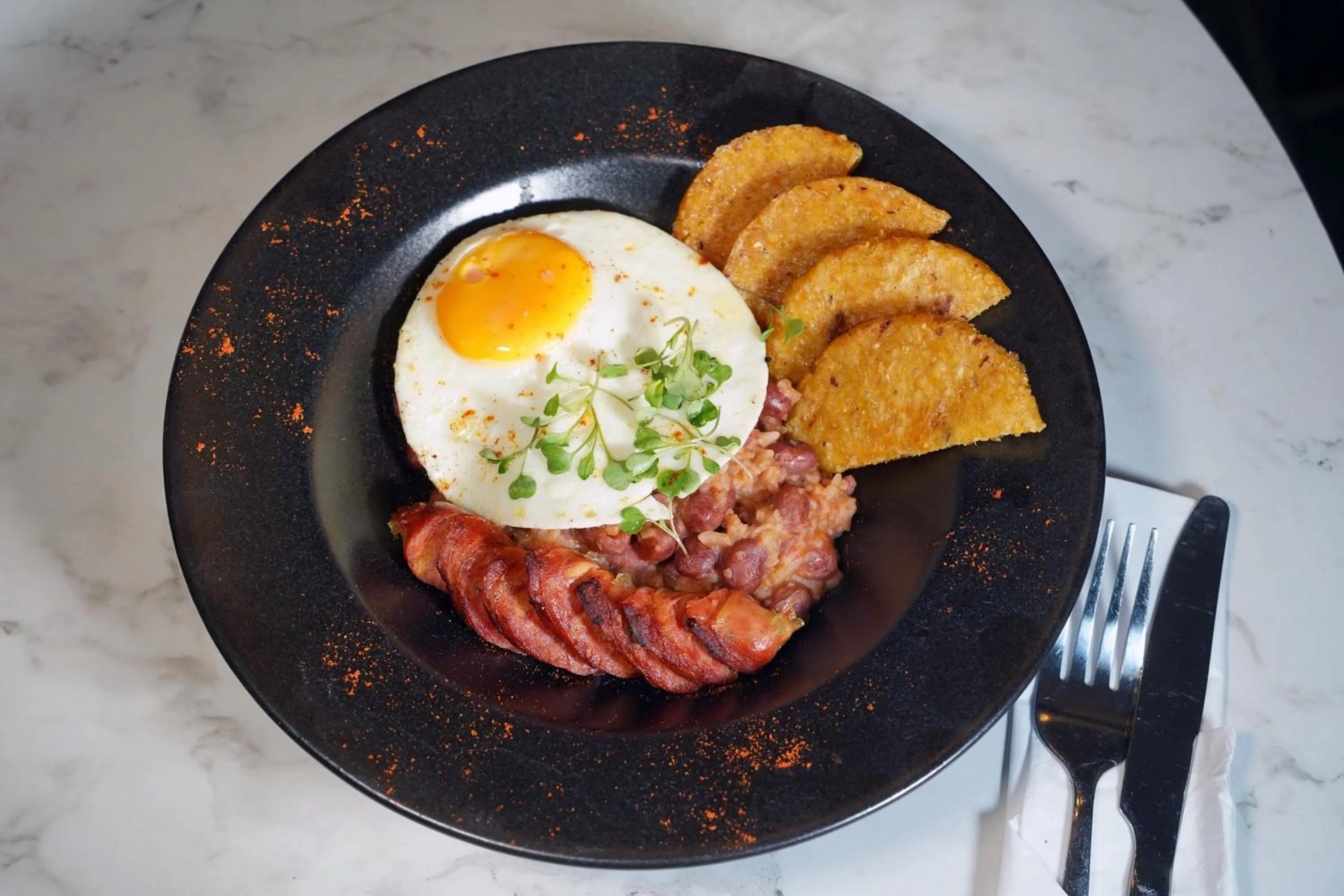 Restaurant/places to eat in Hotel Living 35 Suites