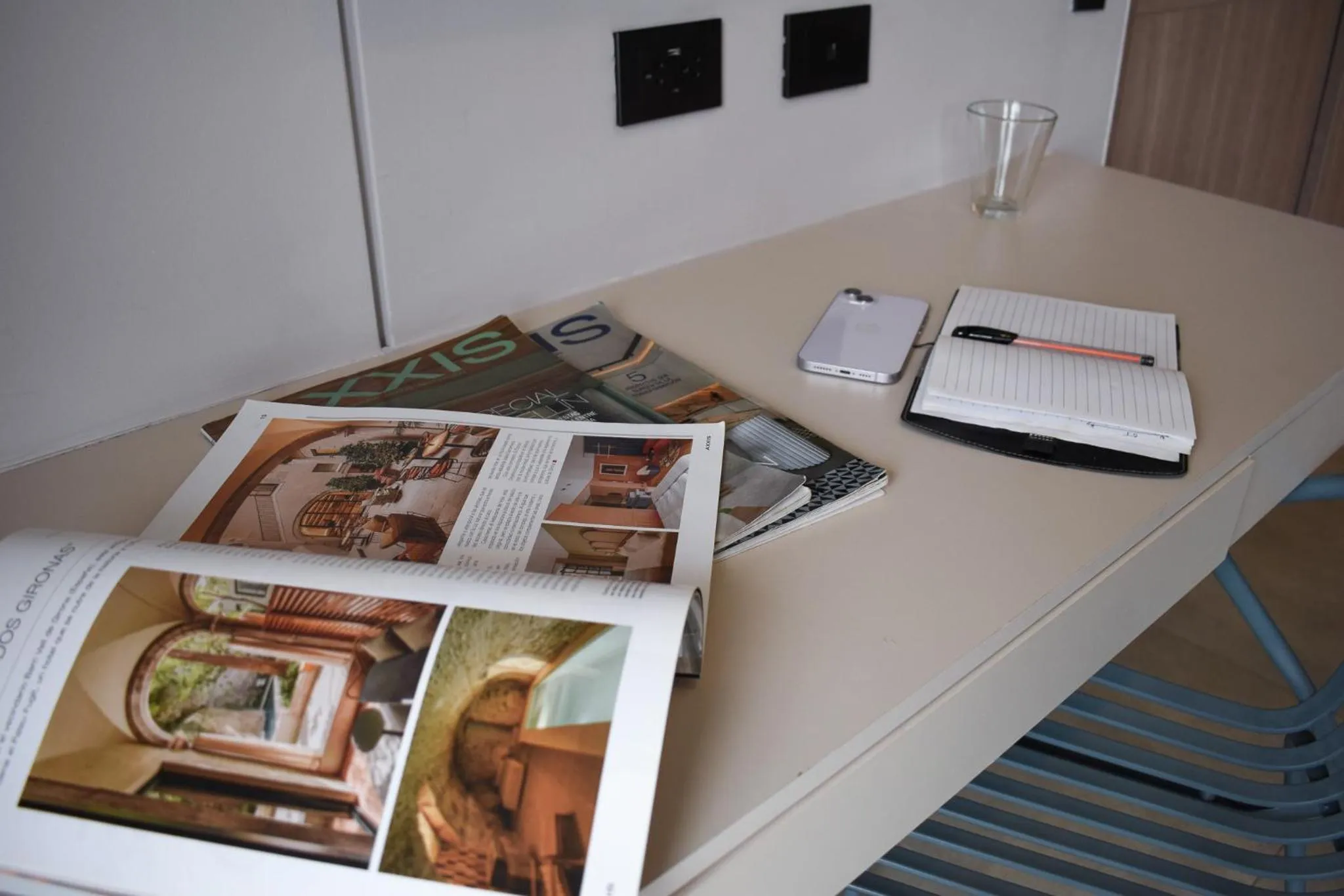 Seating area in Hotel Living 35 Suites by Growing Group