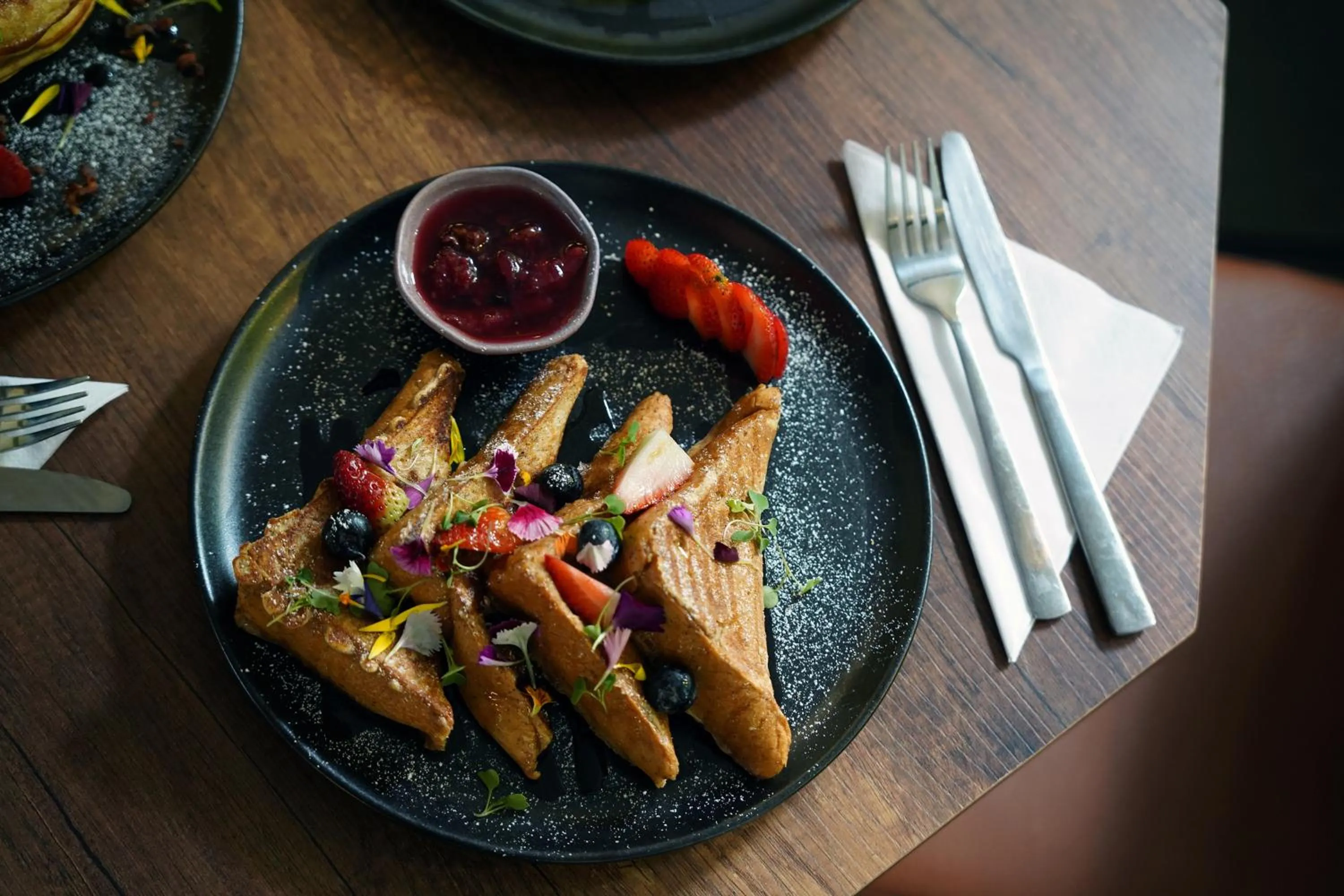 Restaurant/places to eat in Hotel Living 35 Suites