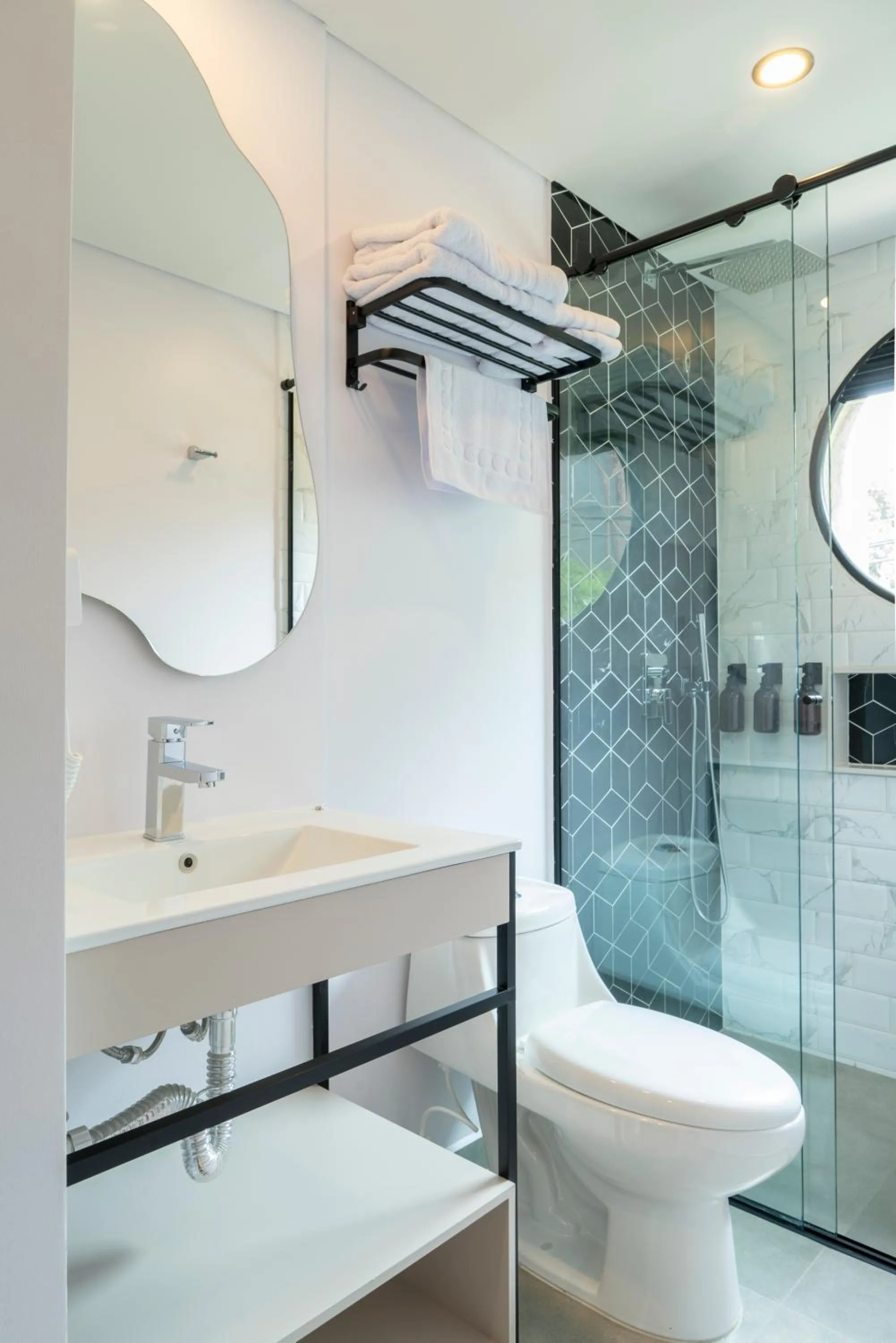 Shower in Hotel Living 35 Suites