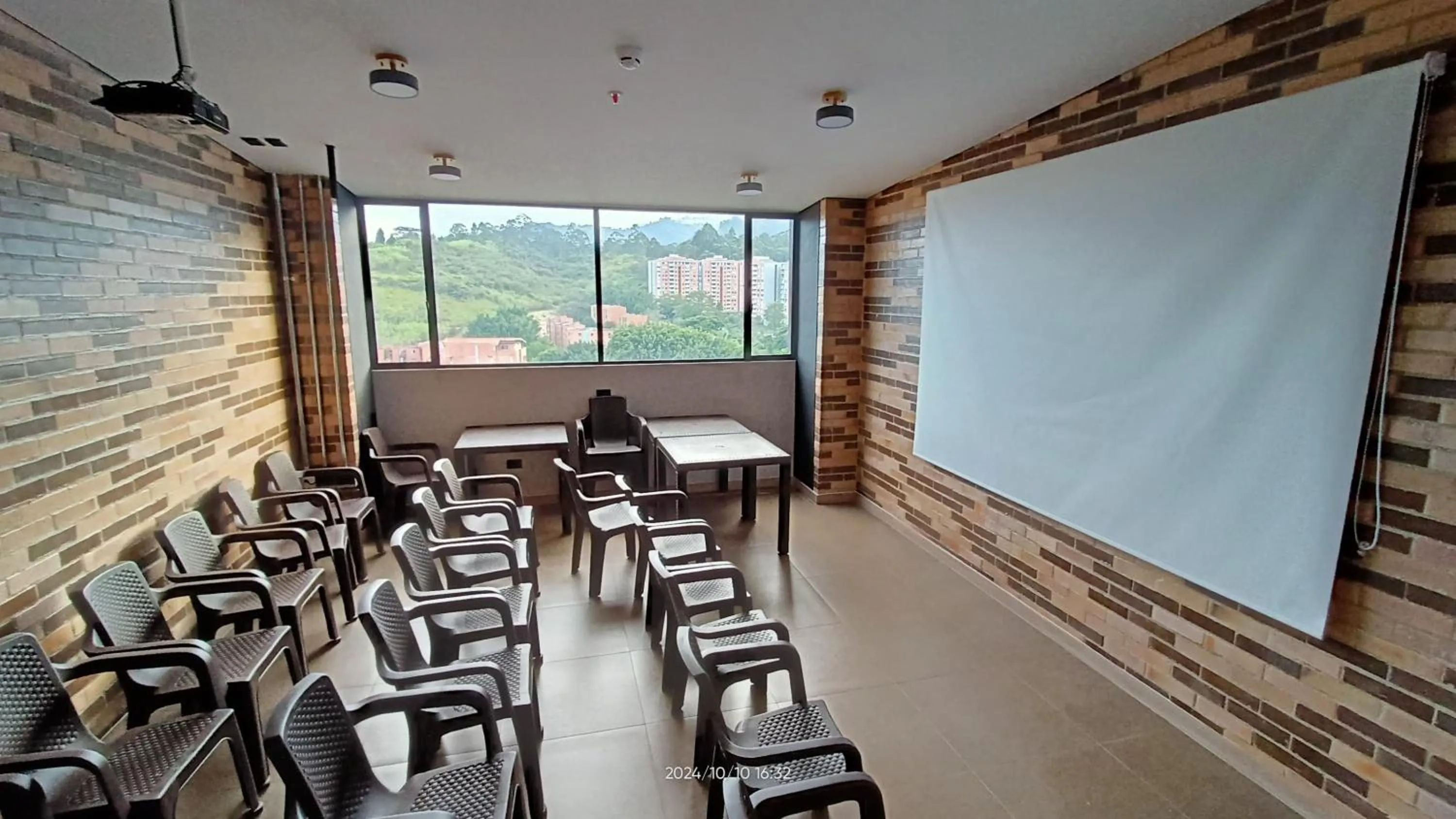 Meeting/conference room in Hotel Living 35 Suites