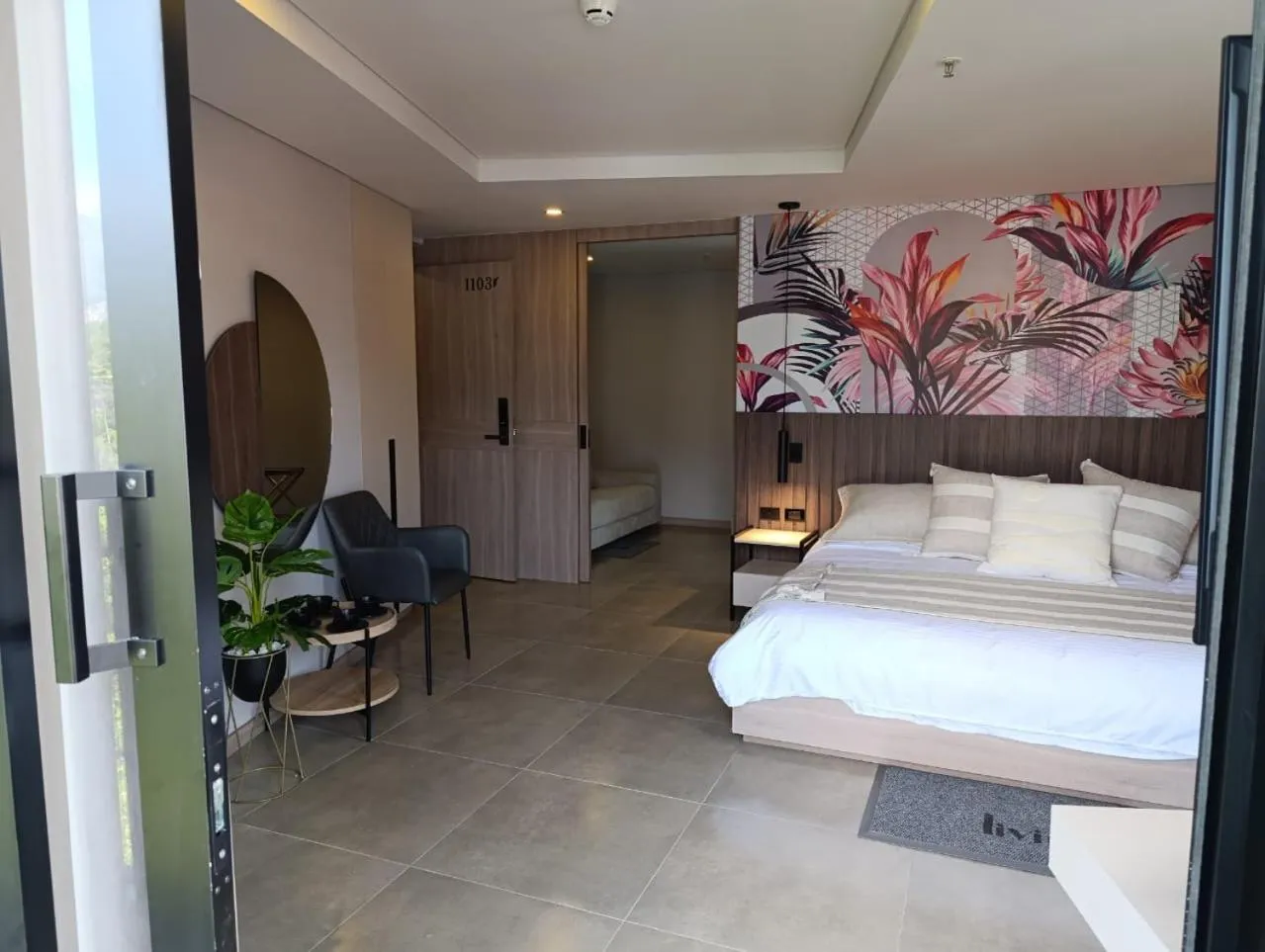 Photo of the whole room, Bed in Hotel Living 35 Suites