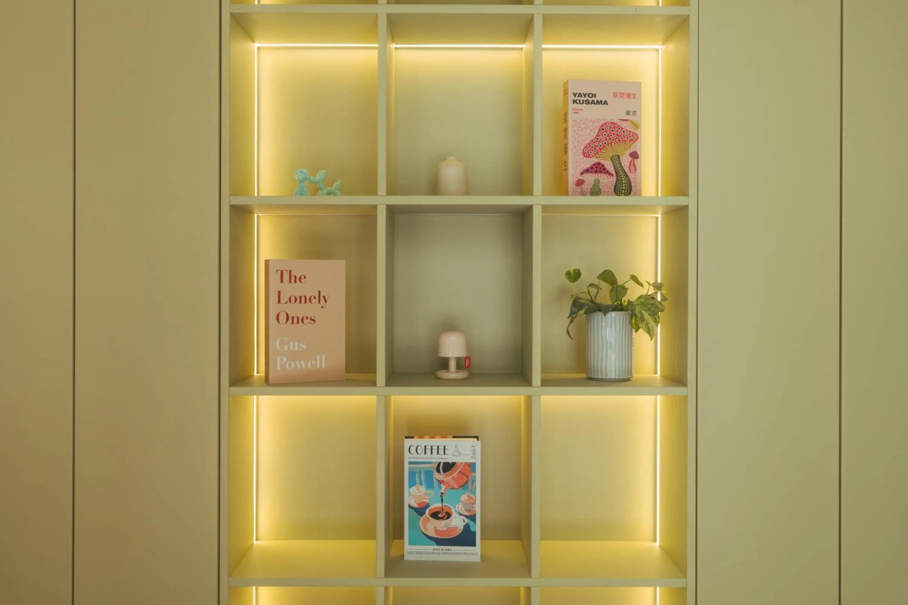 wardrobe in Hotel Boutique Roomzz Laureles