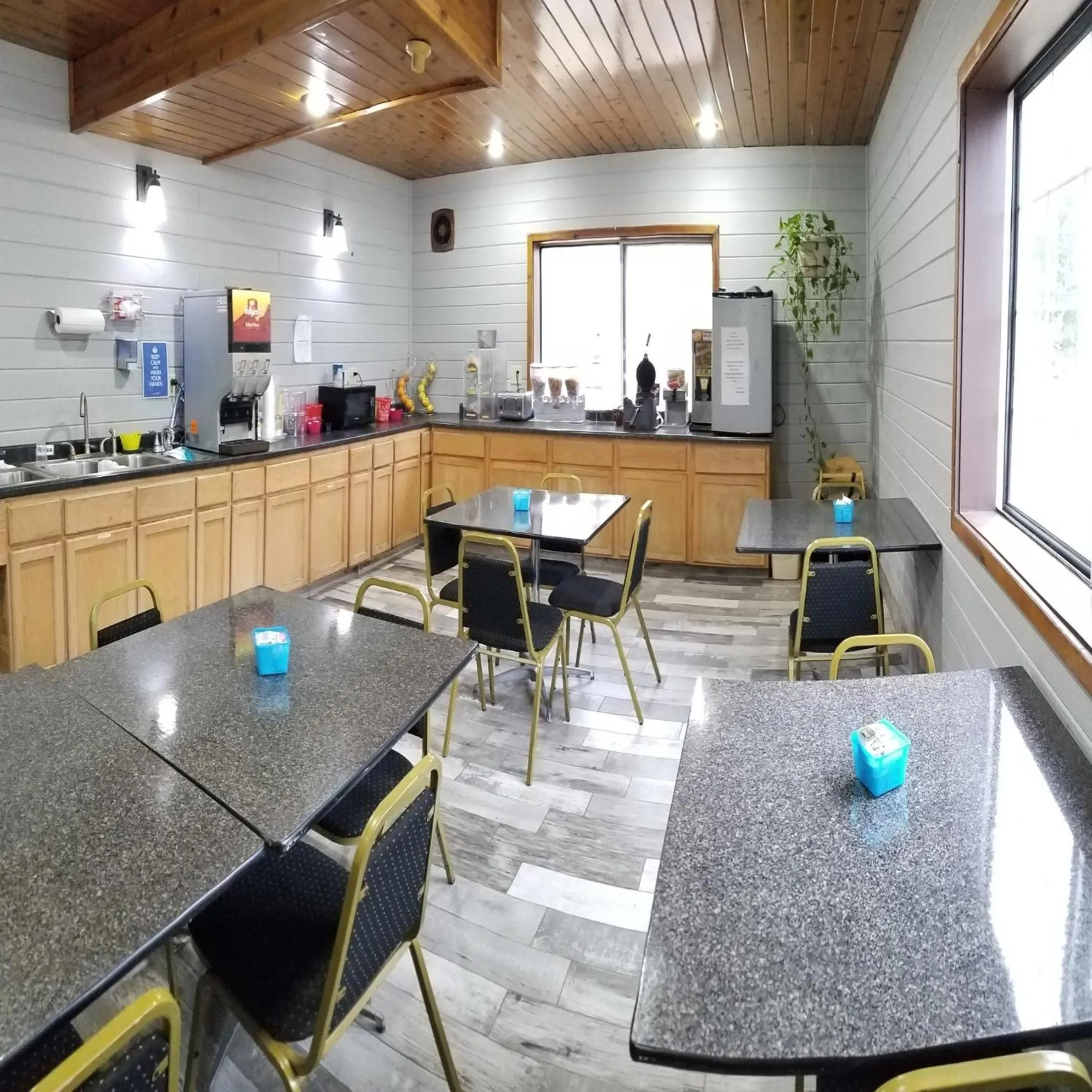 Area and facilities in Adams Inn and Suites