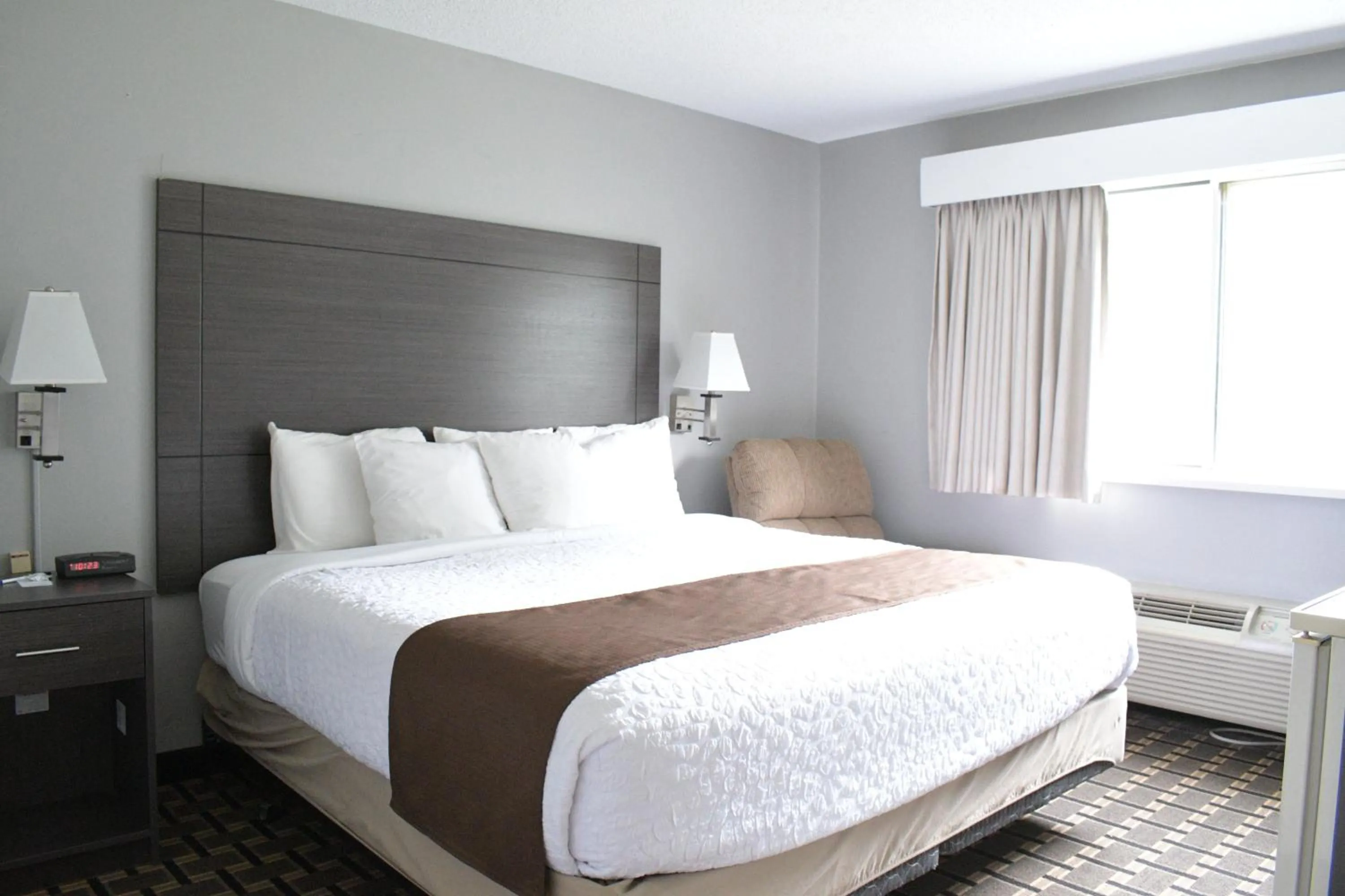 Bed in Adams Inn and Suites