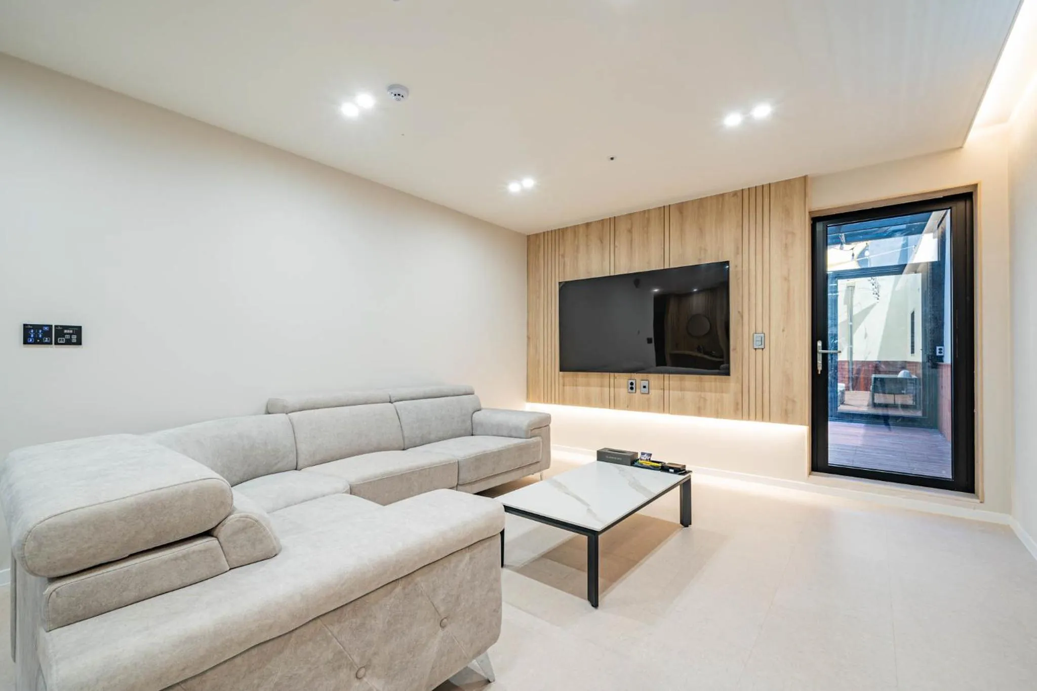 TV and multimedia in Mokpo Brown Dot Hotel Namak