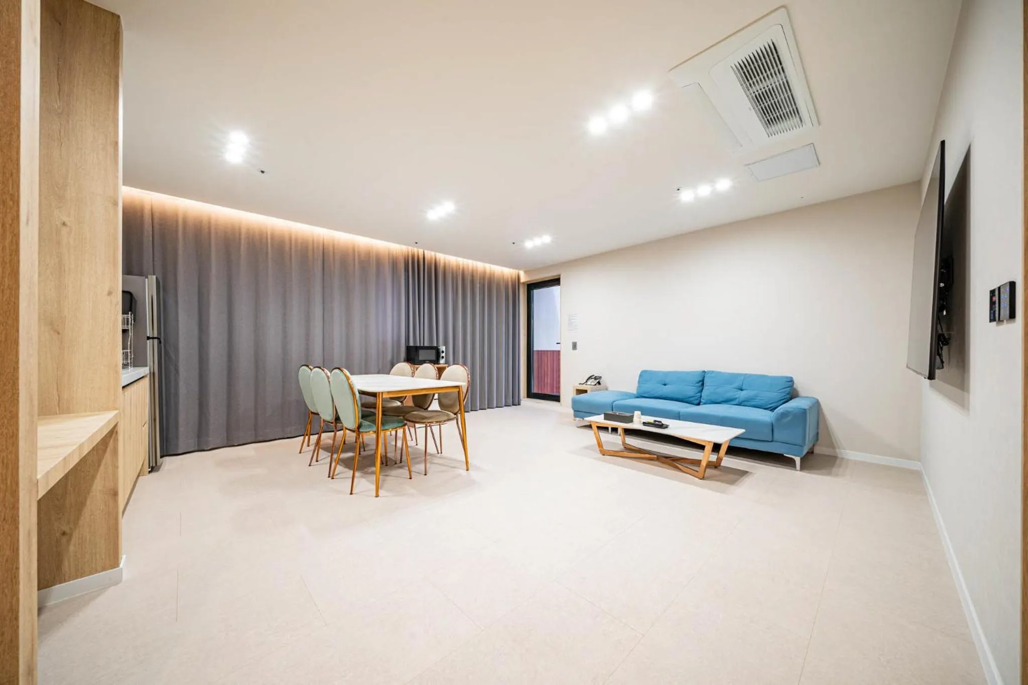 TV and multimedia in Mokpo Brown Dot Hotel Namak