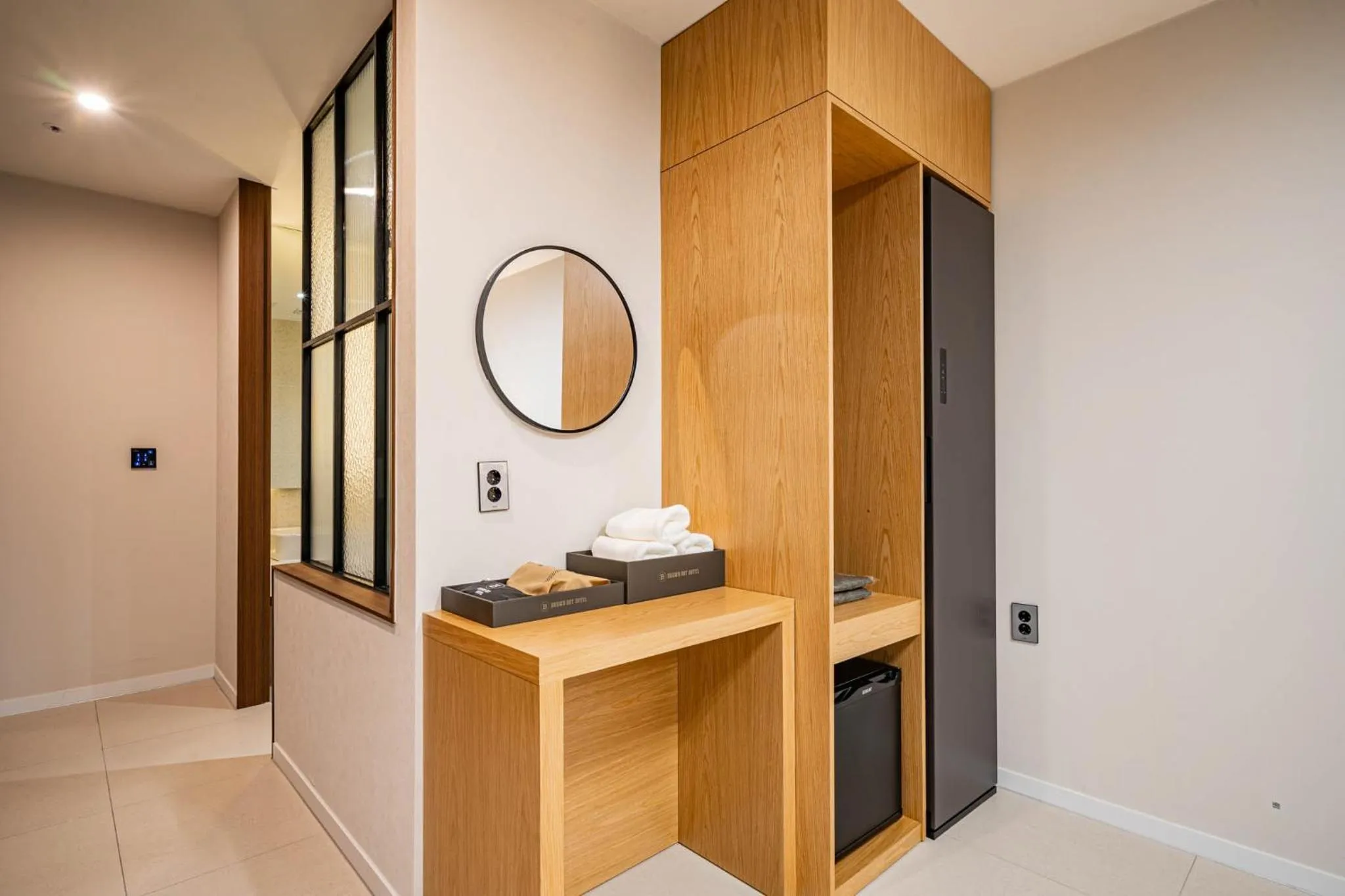 wardrobe in Mokpo Brown Dot Hotel Namak