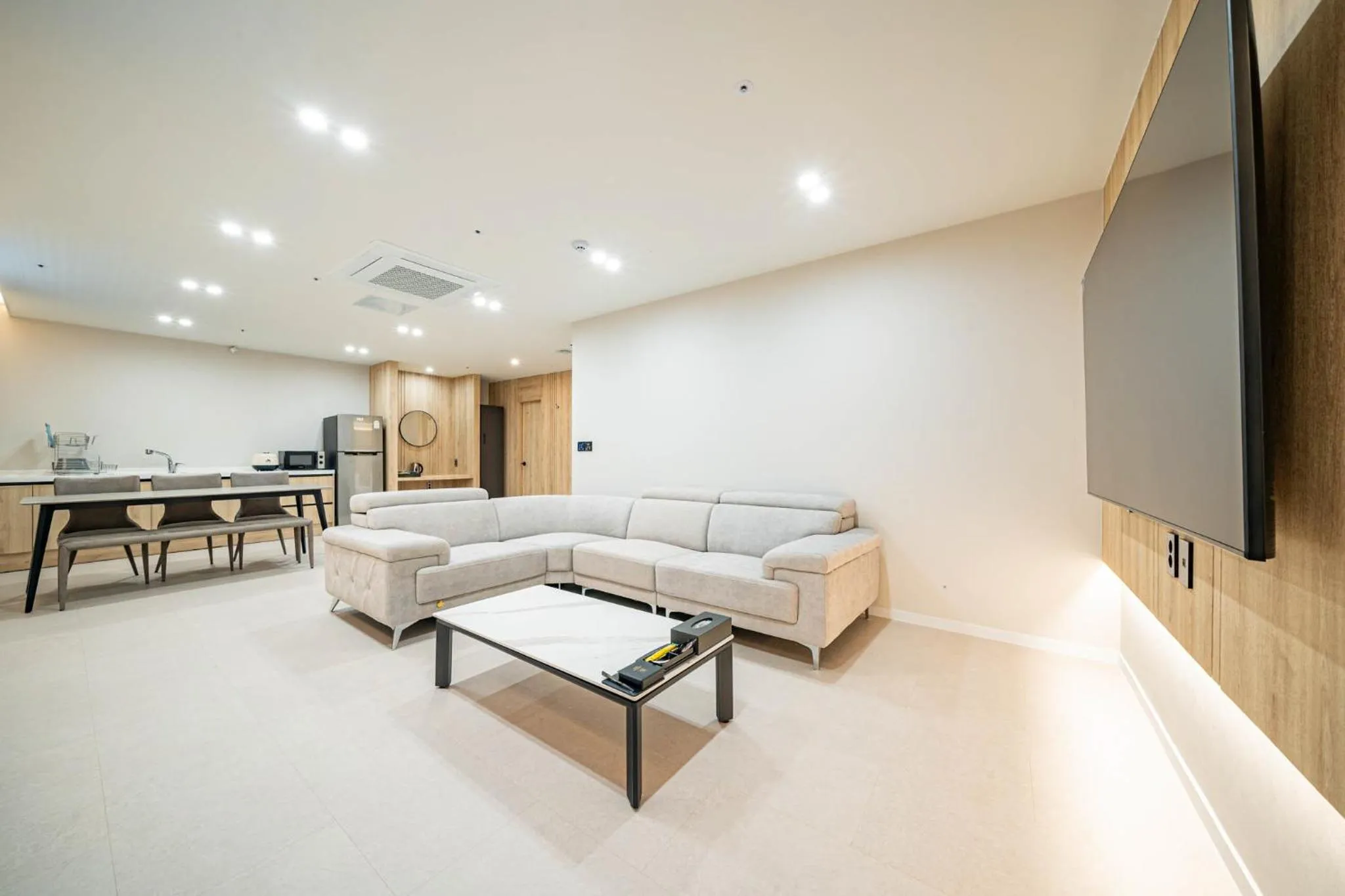 TV and multimedia in Mokpo Brown Dot Hotel Namak