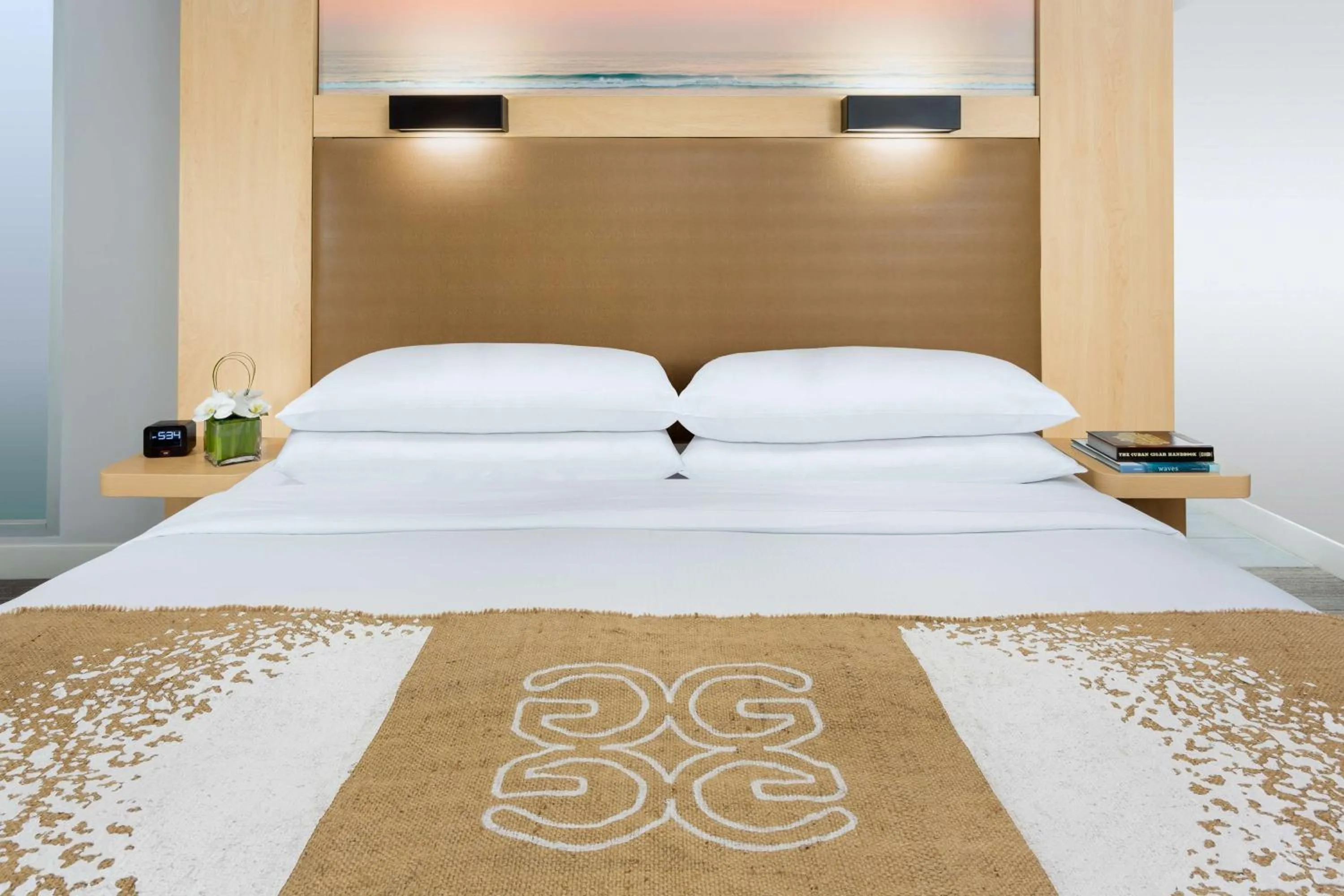 Bed in The Gates Hotel South Beach