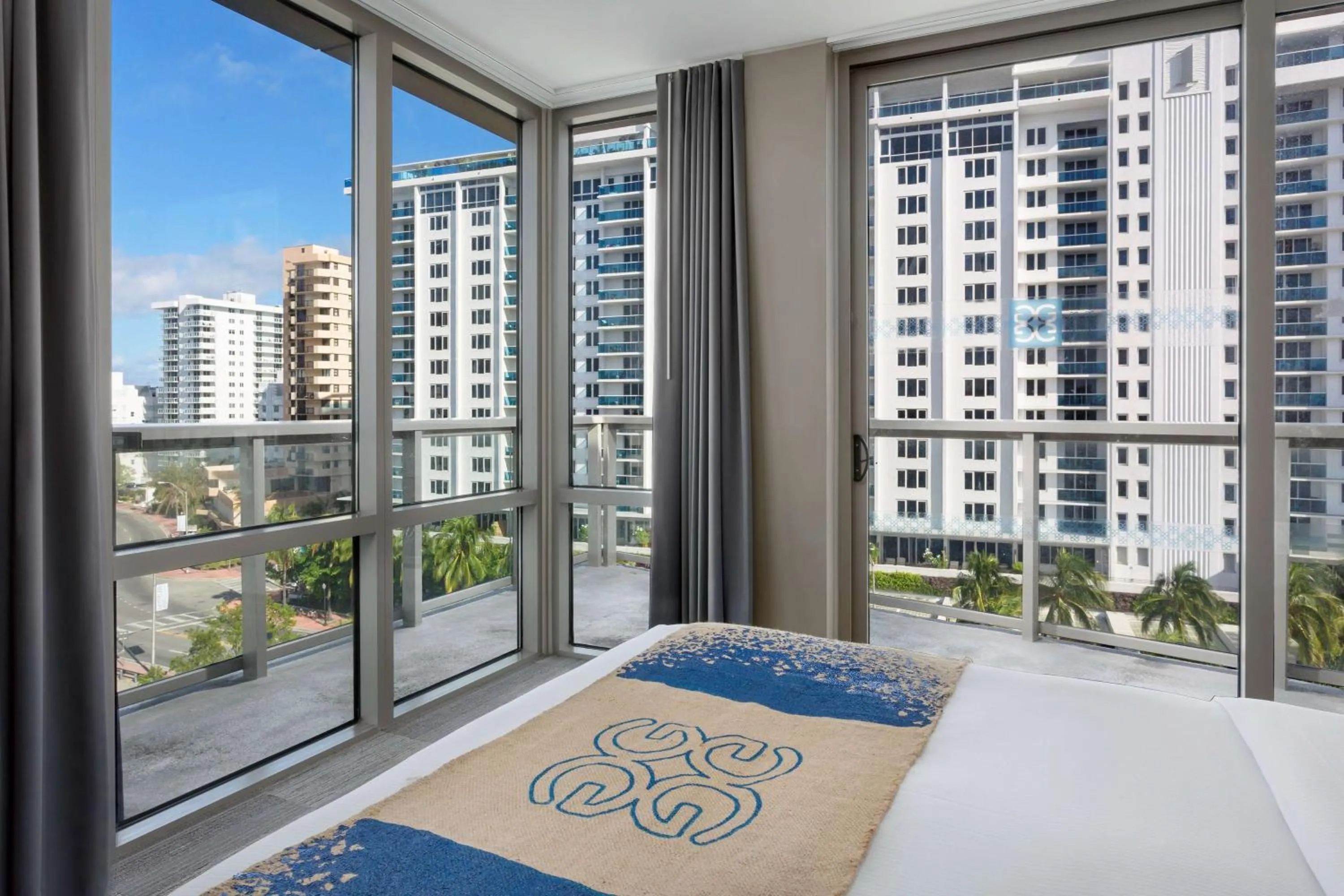 Bed in The Gates Hotel South Beach