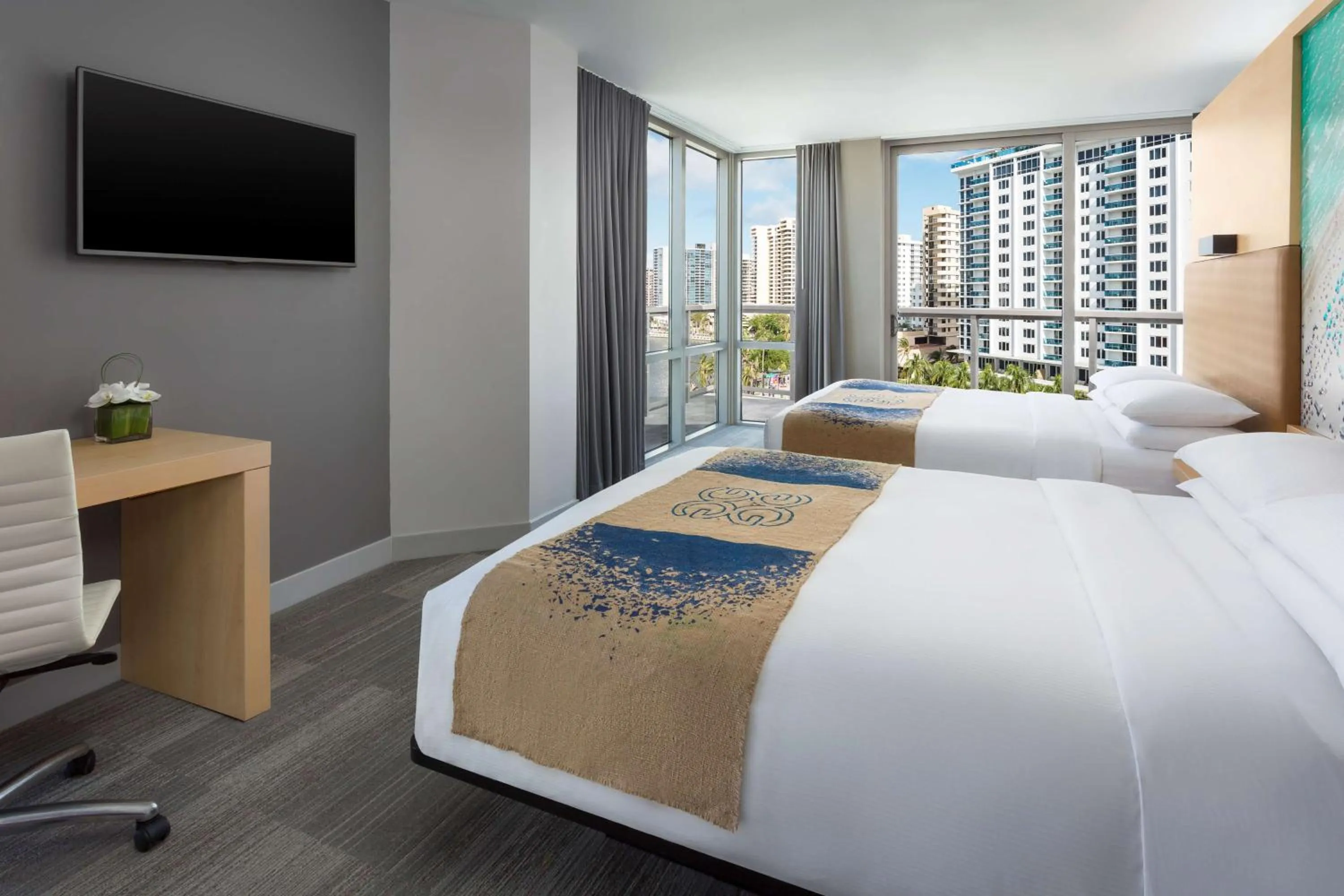 Bed in The Gates Hotel South Beach