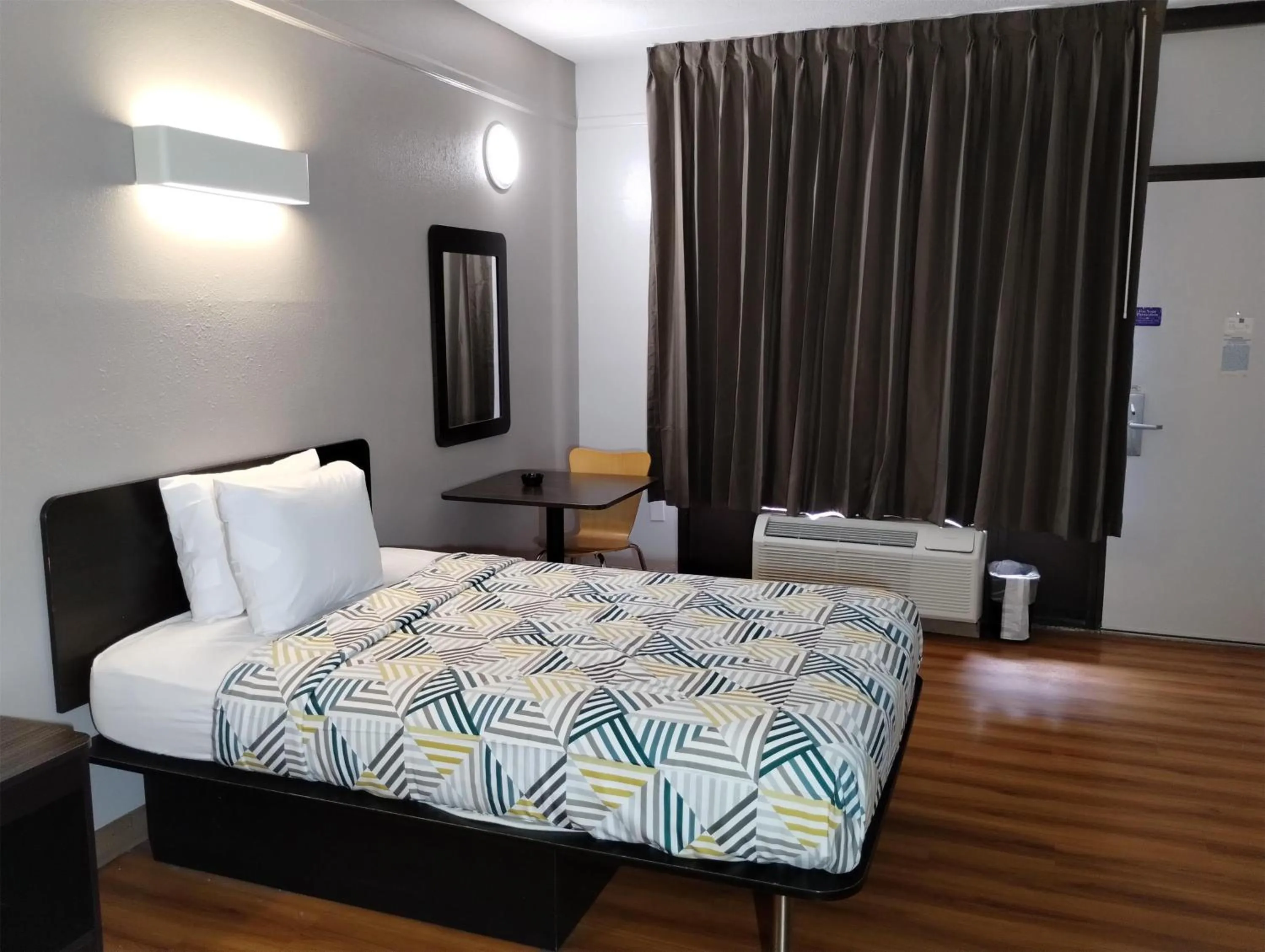 Bedroom, Bed in Motel 6-Seaford, DE