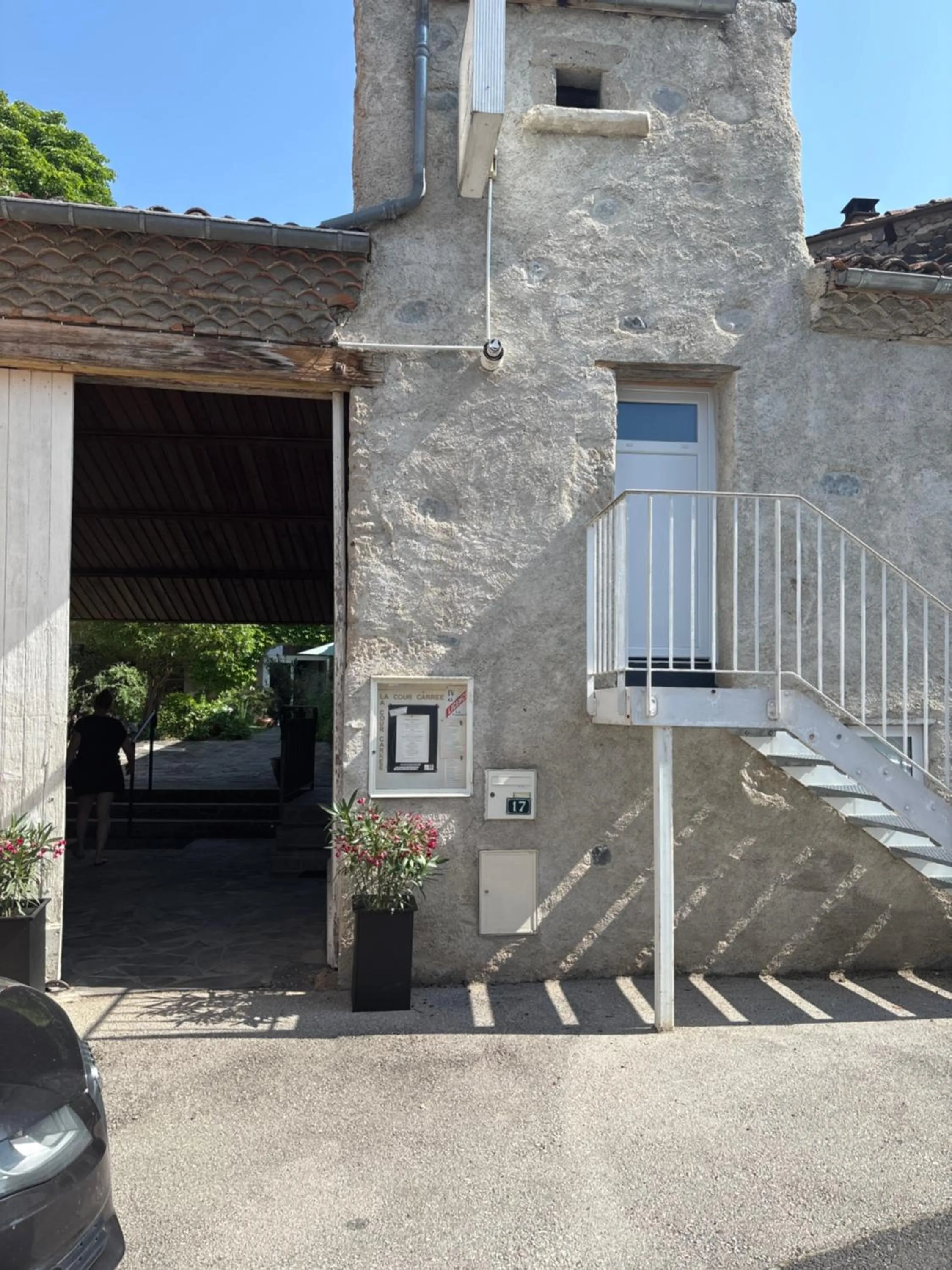 Facade/entrance in la Cour Carrée