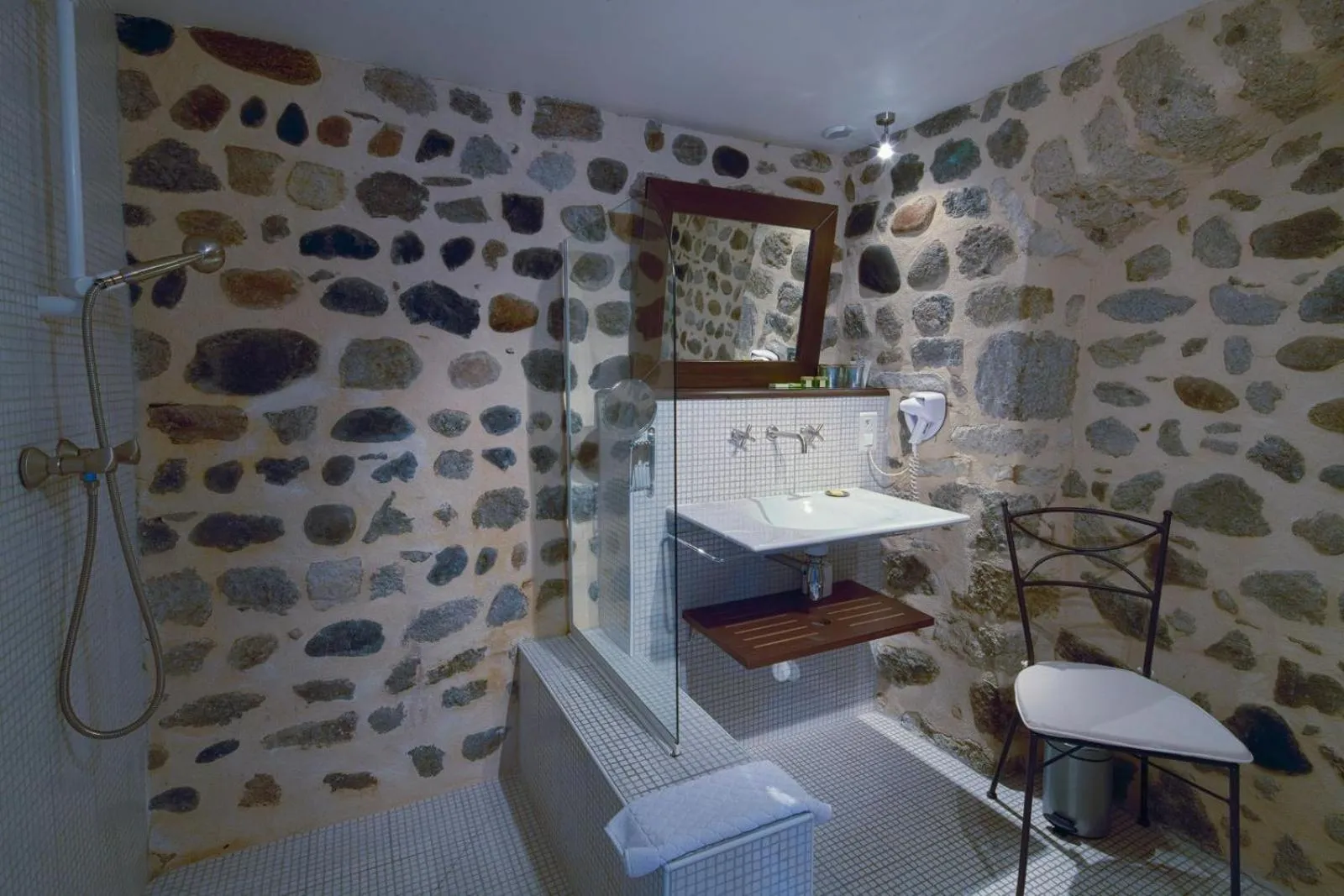 Bathroom in la Cour Carrée