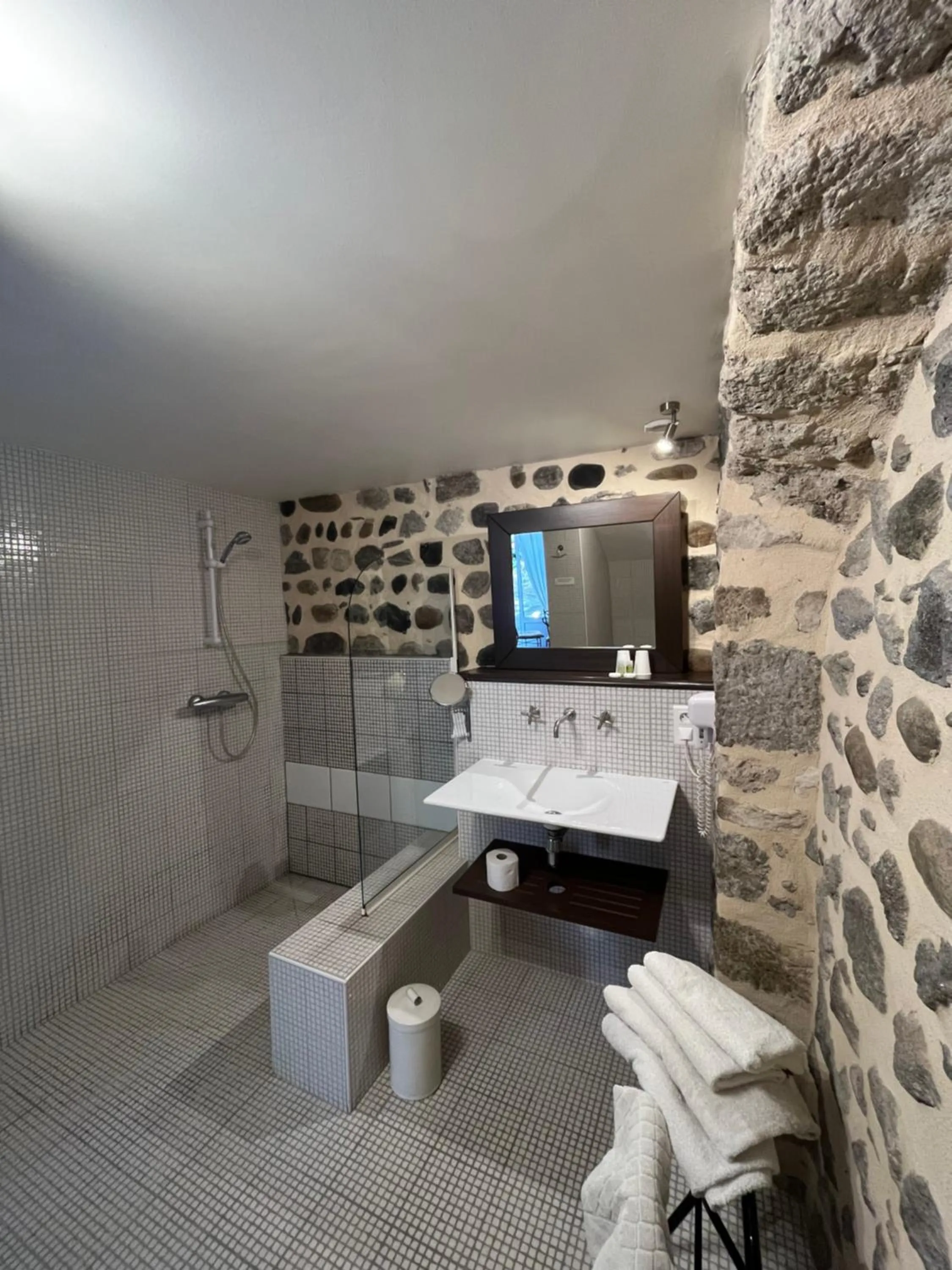 Bathroom in la Cour Carrée