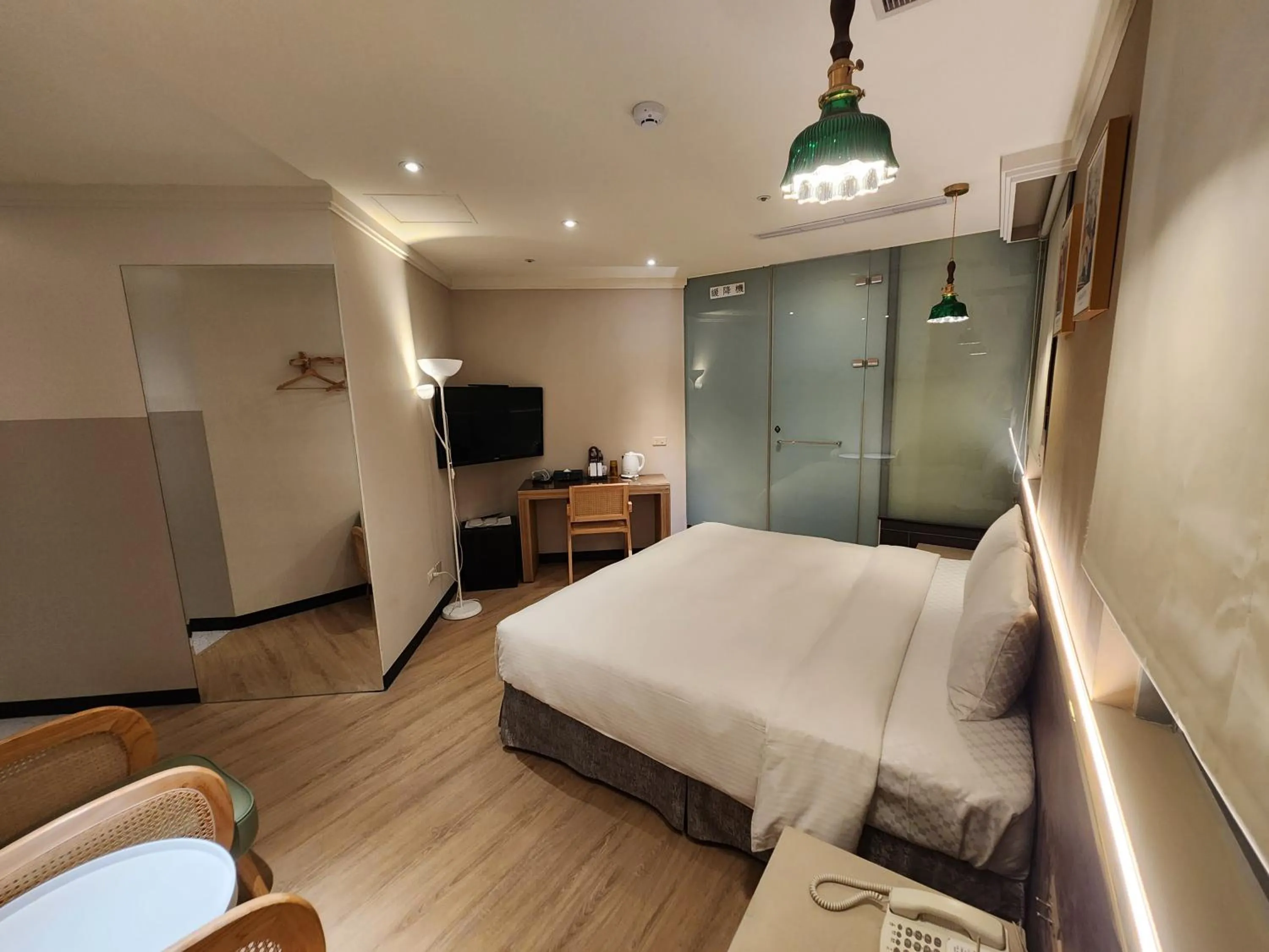 Photo of the whole room, Bed in Merryday Hotel Banqiao