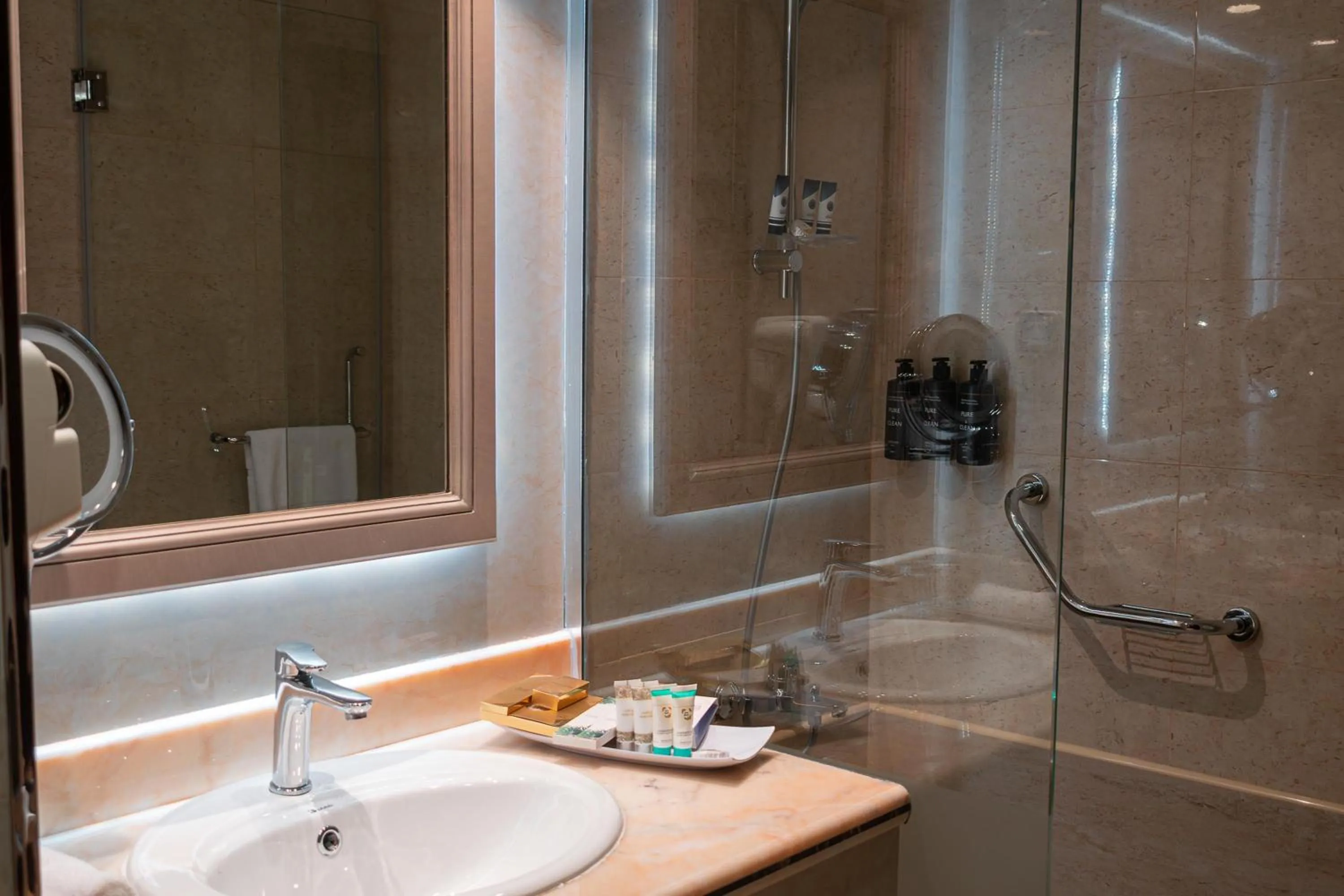Bathroom in Best Western Plus Jeddah Hotel Madinah Road