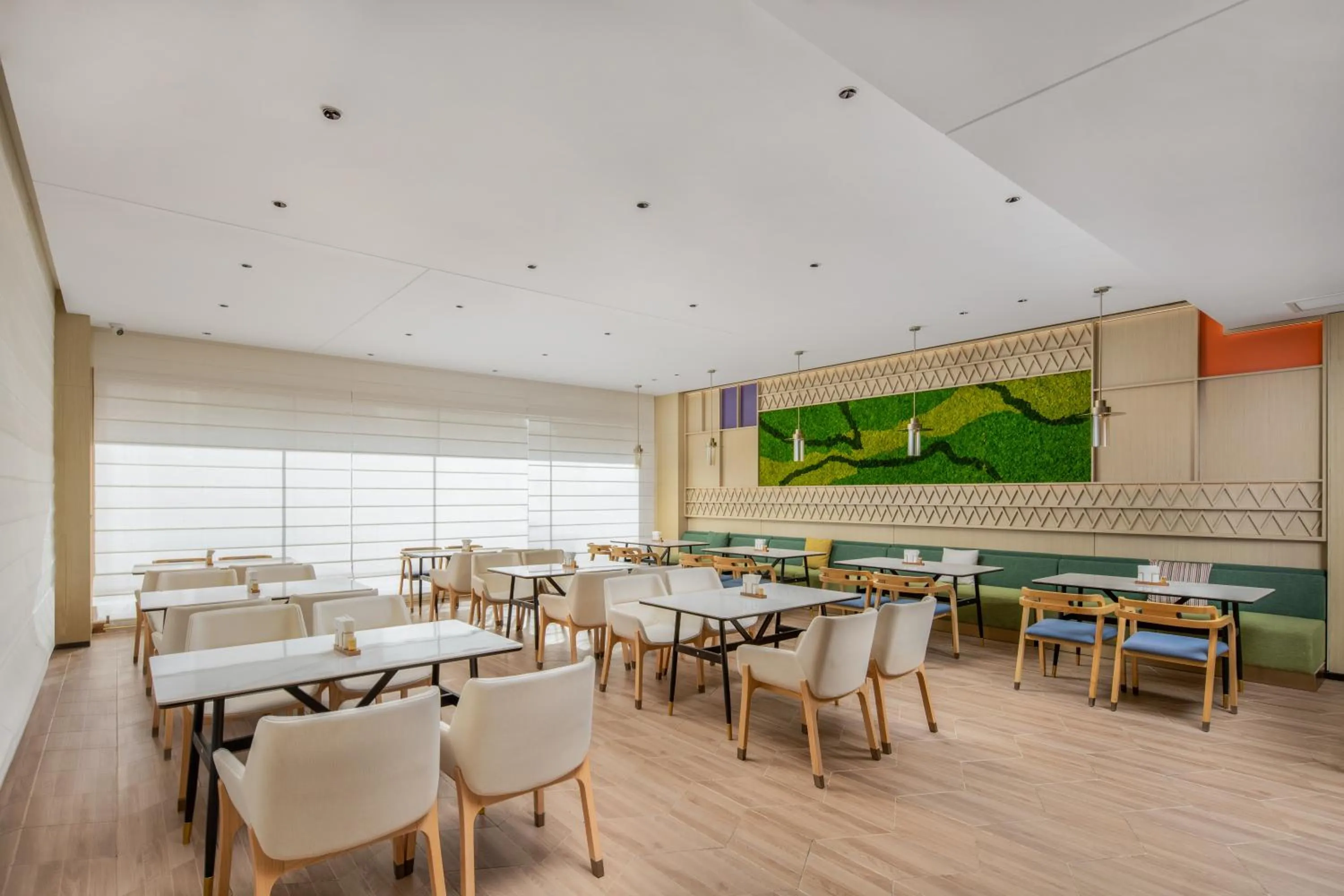 Restaurant/places to eat in Home2 by Hilton Xinjiang Kuche