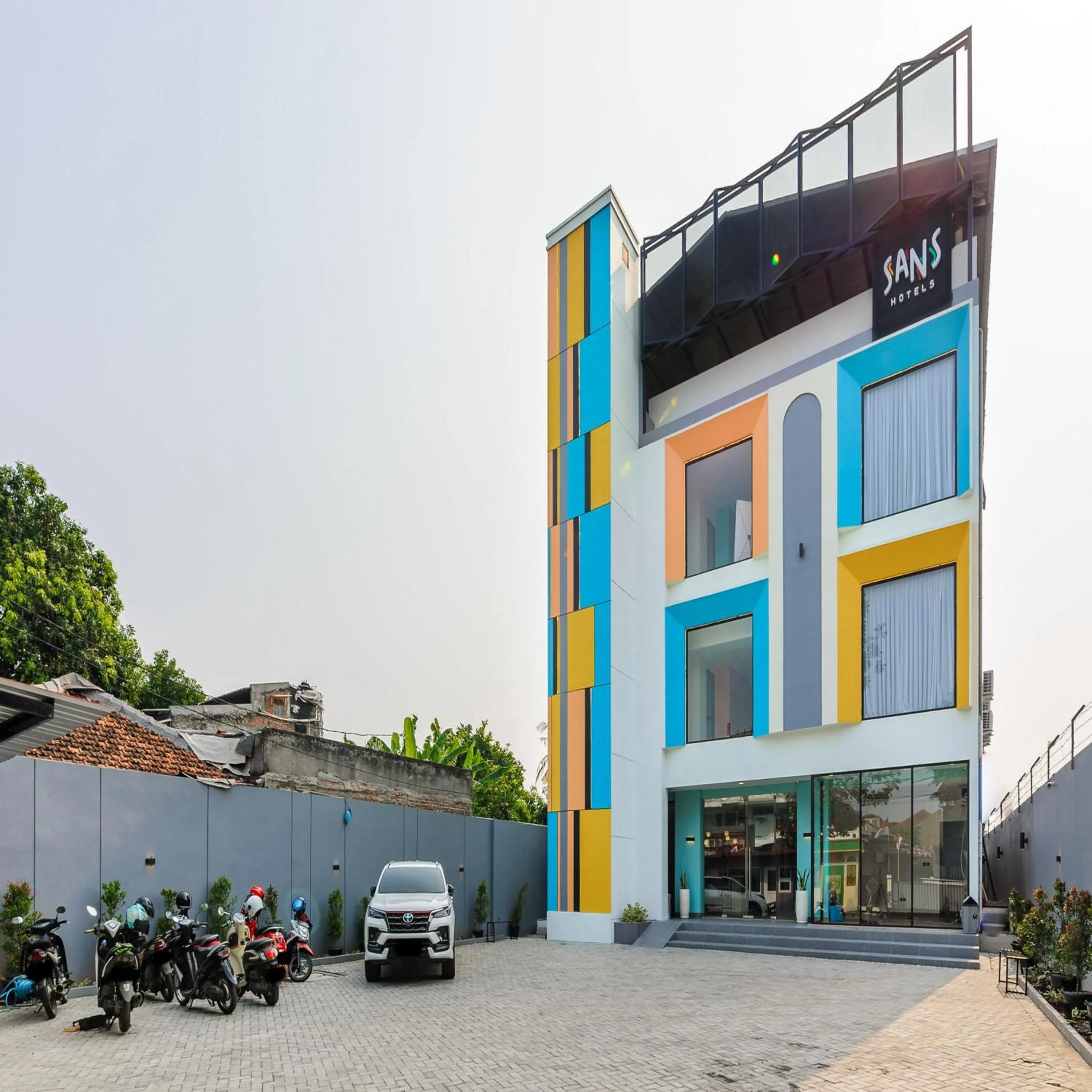 Facade/entrance in Sans Hotel Kedoya