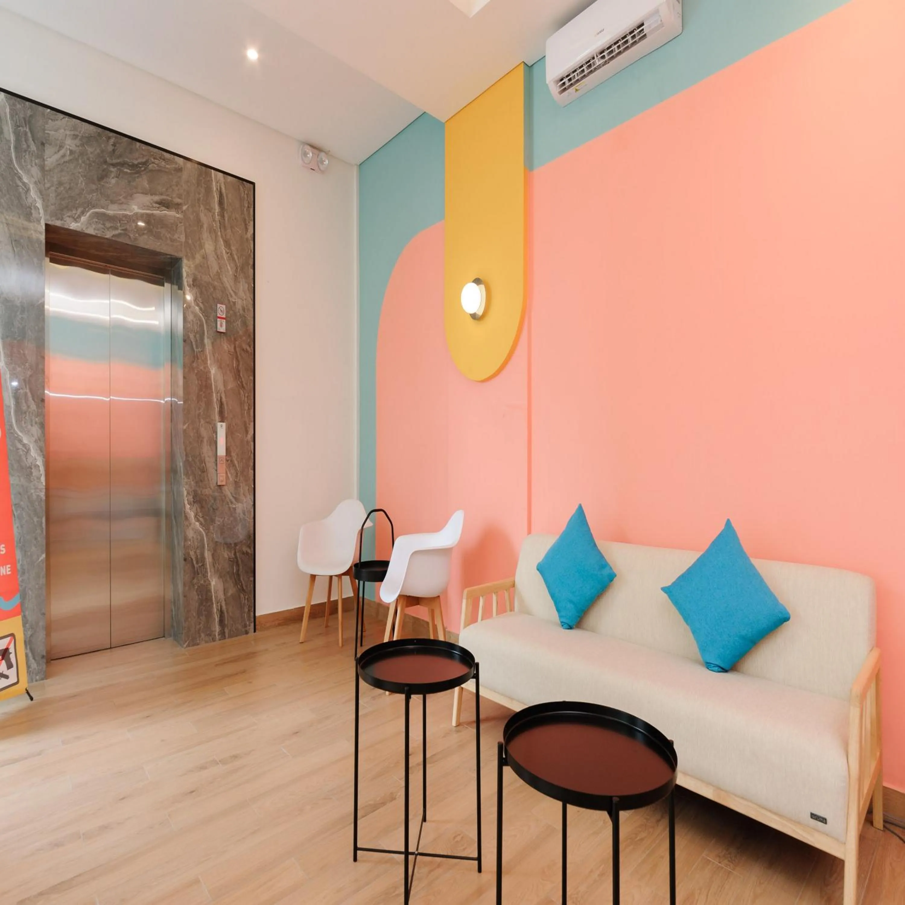 Seating area in Sans Hotel Kedoya