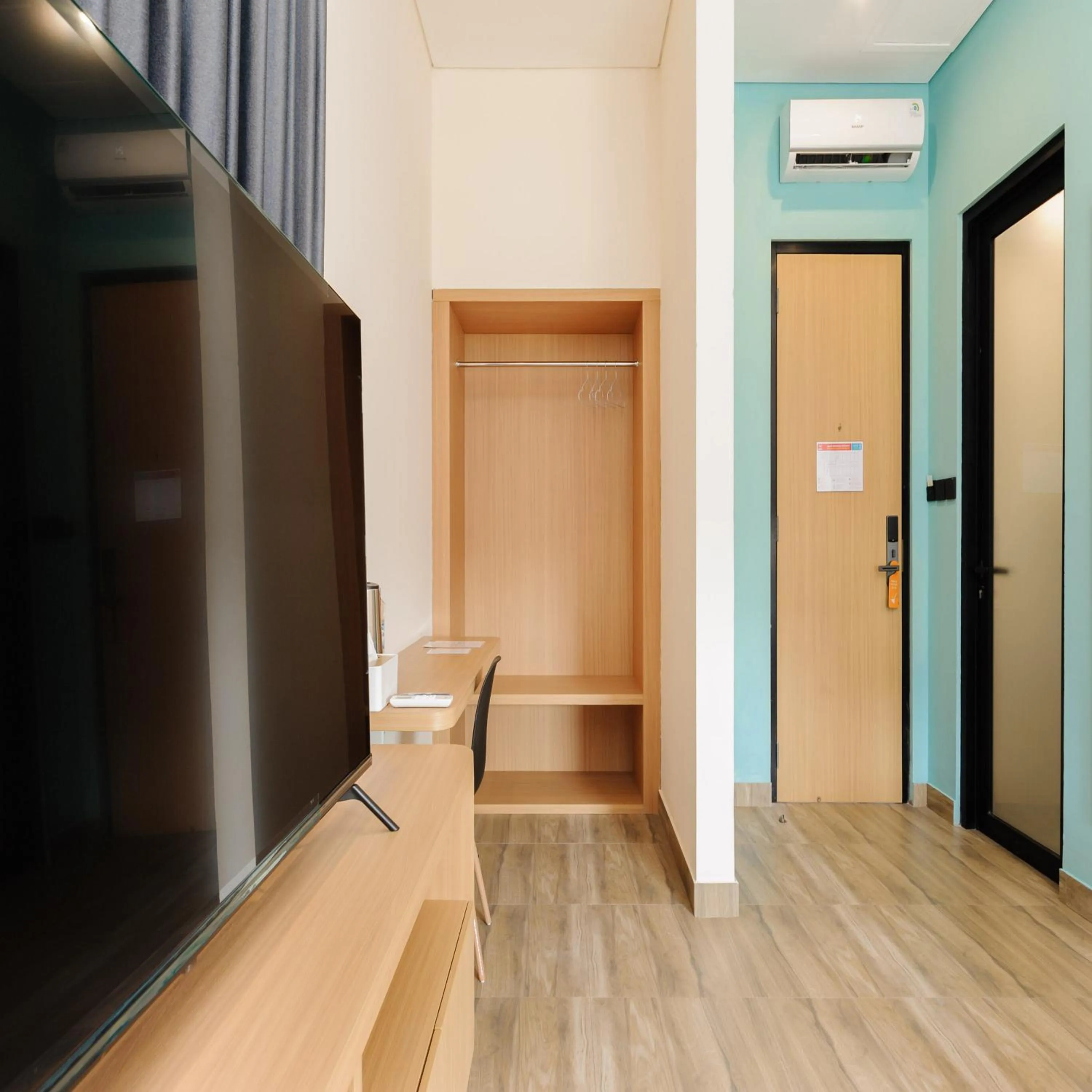 TV and multimedia in Sans Hotel Kedoya