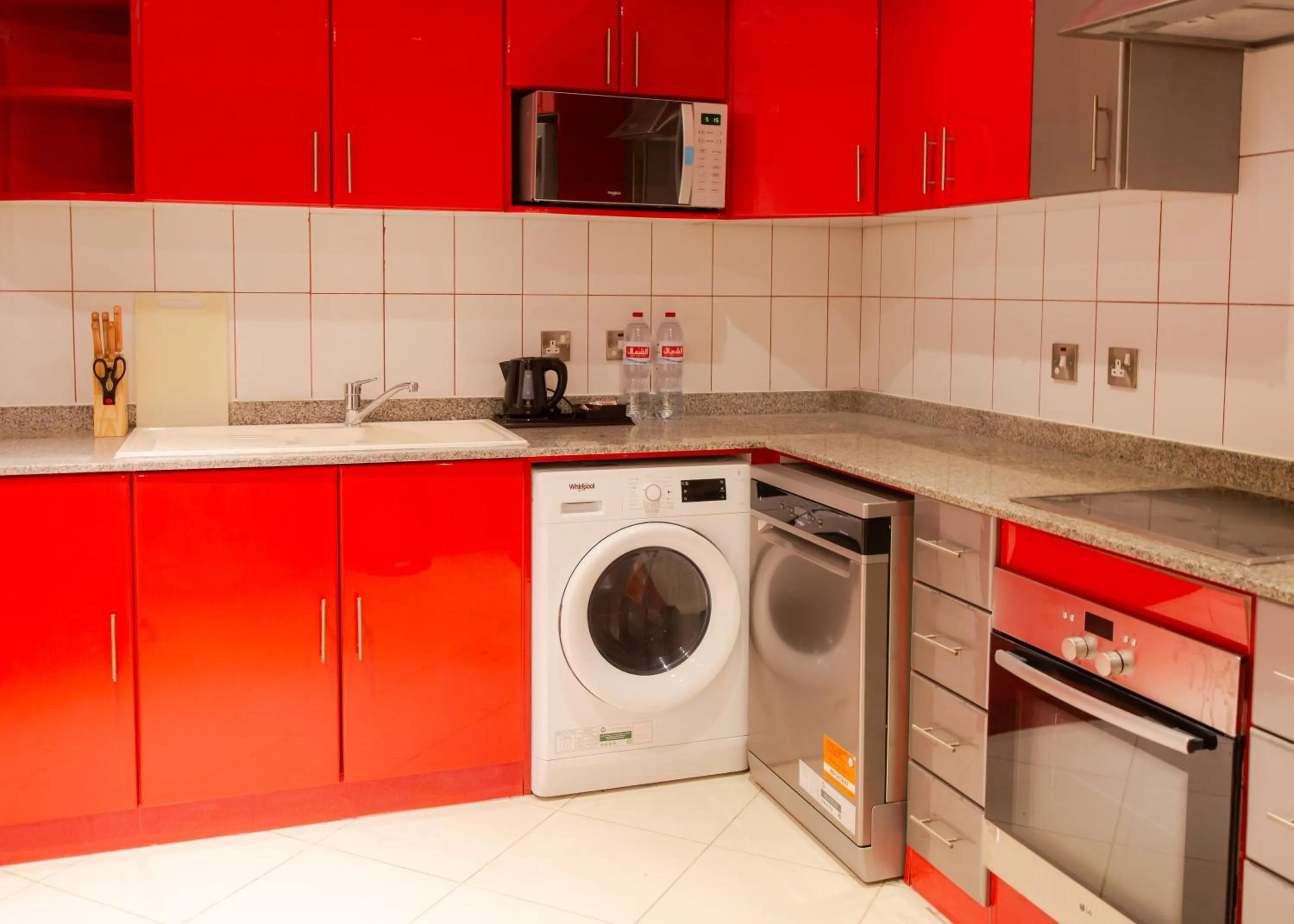 Kitchen or kitchenette in Al Liwan Residence