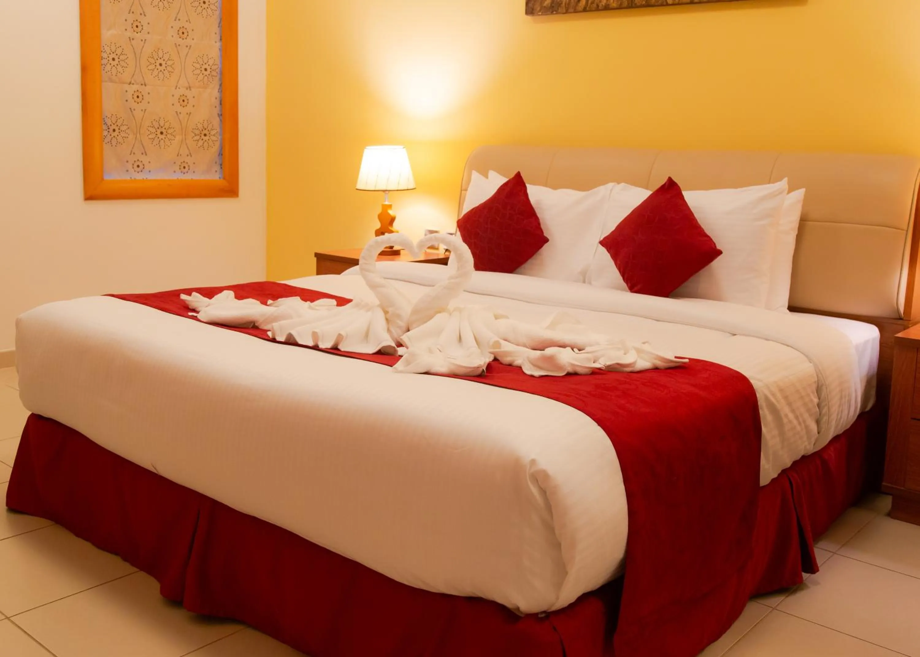 Bedroom, Bed in Al Liwan Residence