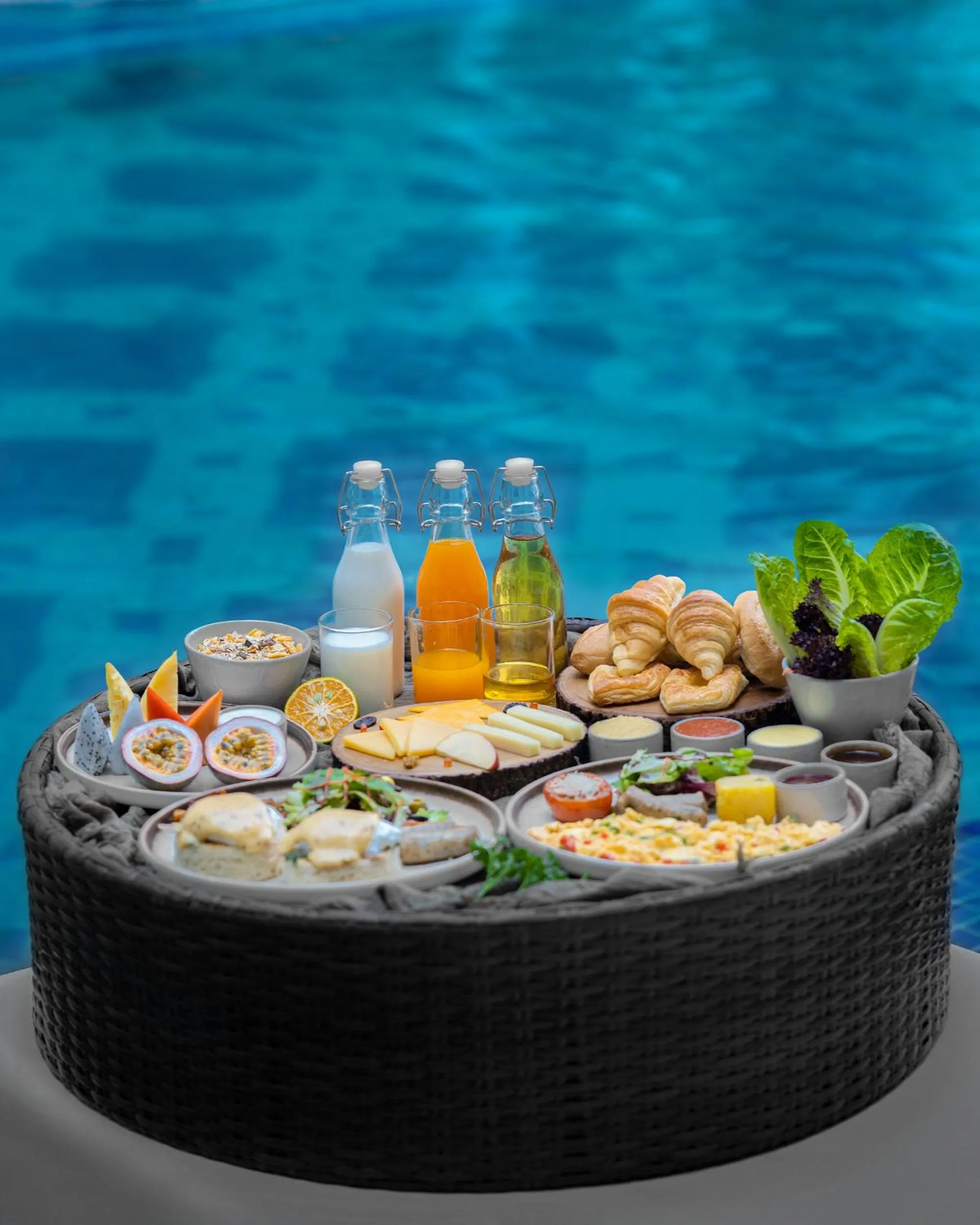 Food and drinks in Sarai and Wander Resort