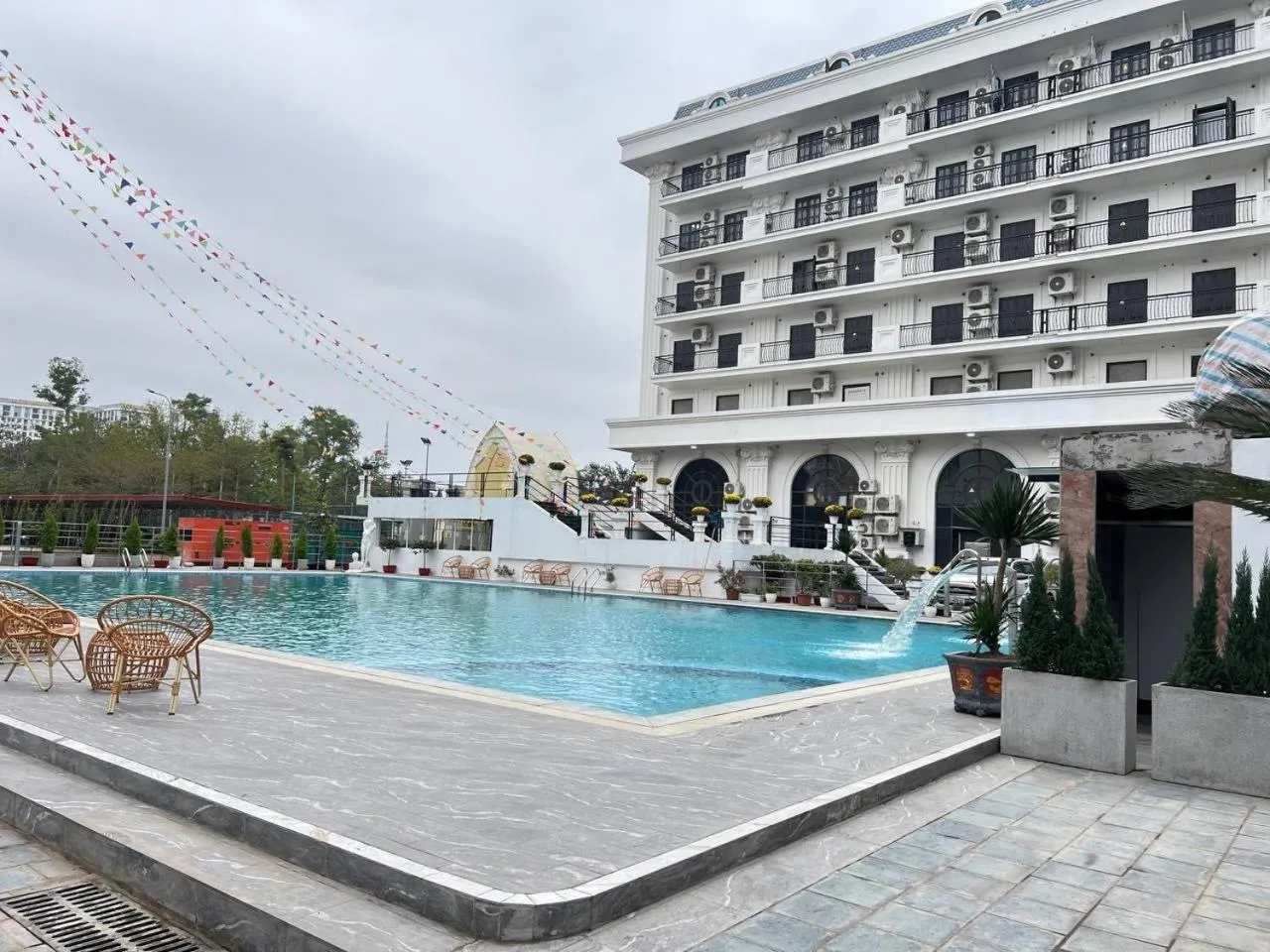 Swimming pool in Royal Phoenix Hotel Bac Ninh