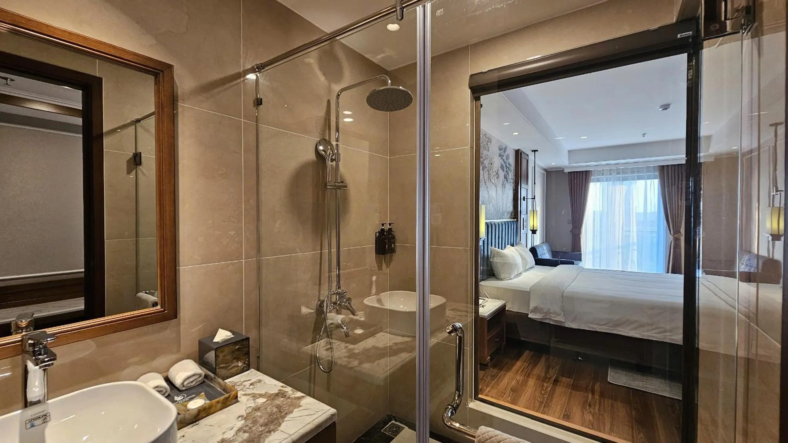 Bathroom, Bed in Royal Phoenix Hotel Bac Ninh