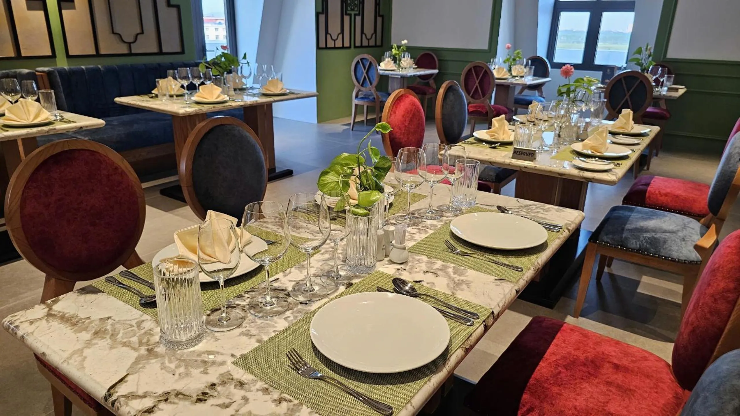 Restaurant/places to eat in Royal Phoenix Hotel Bac Ninh