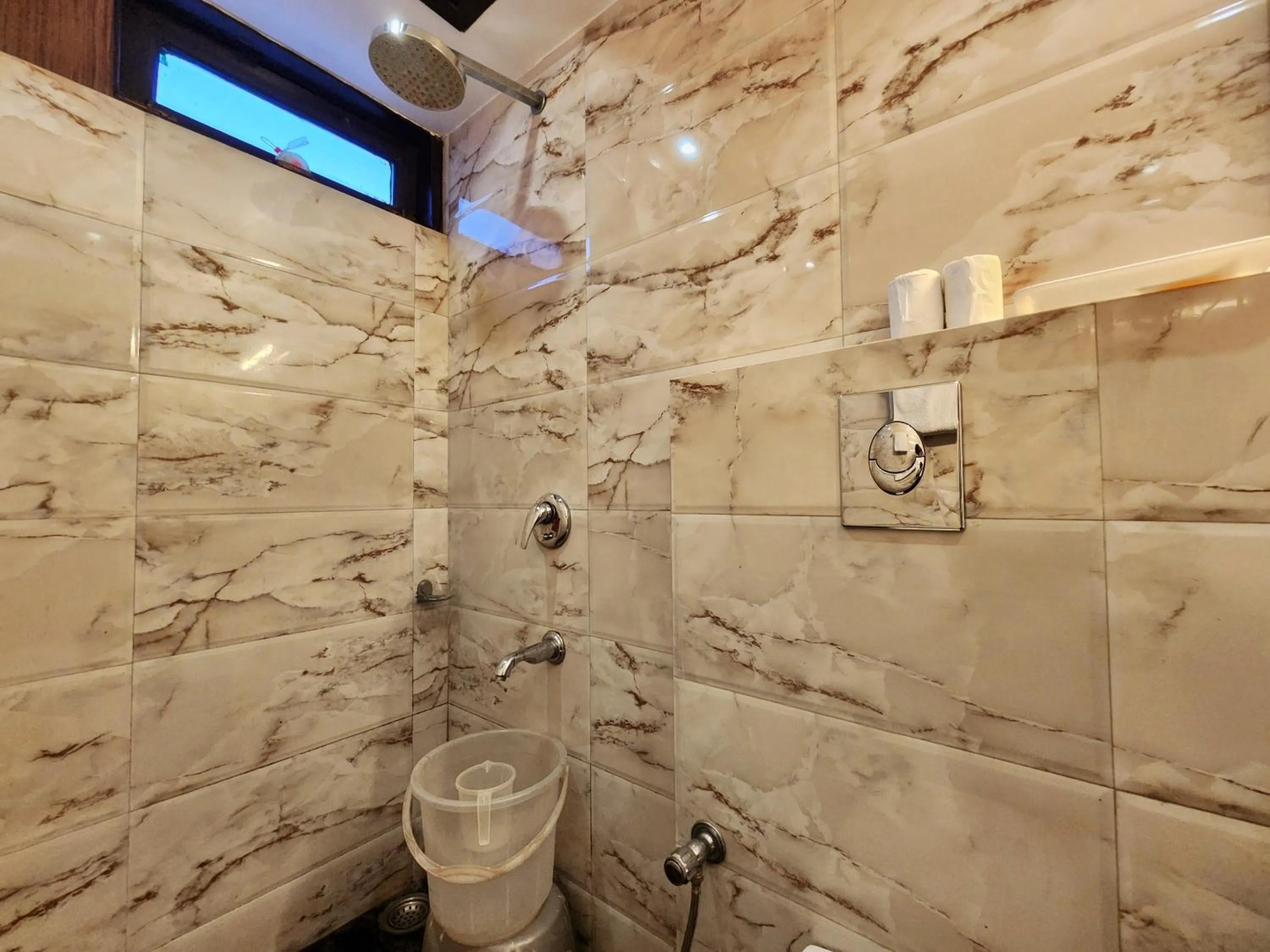Shower in Hotel Surya Shimla