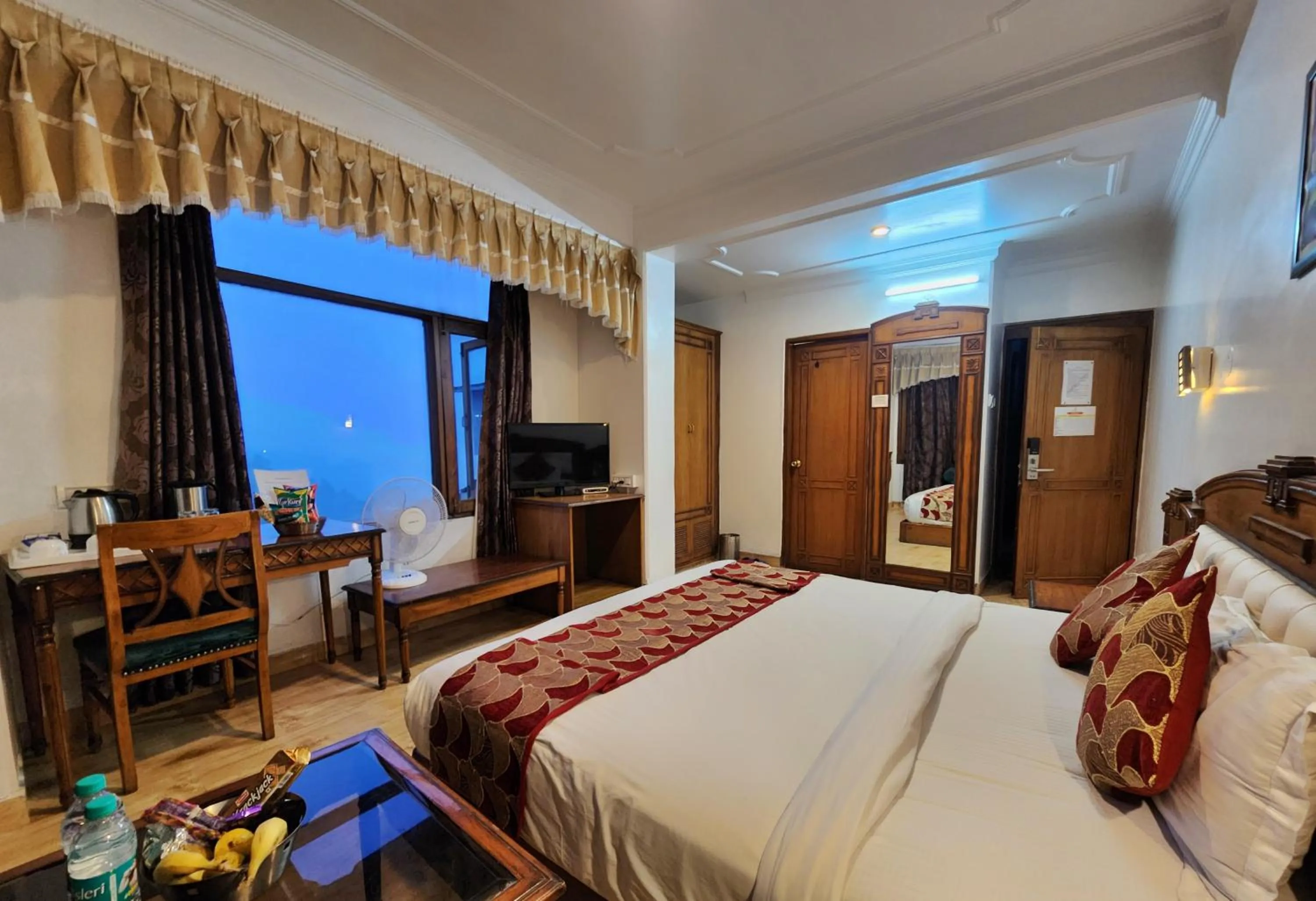 Photo of the whole room, Bed in Hotel Surya Shimla