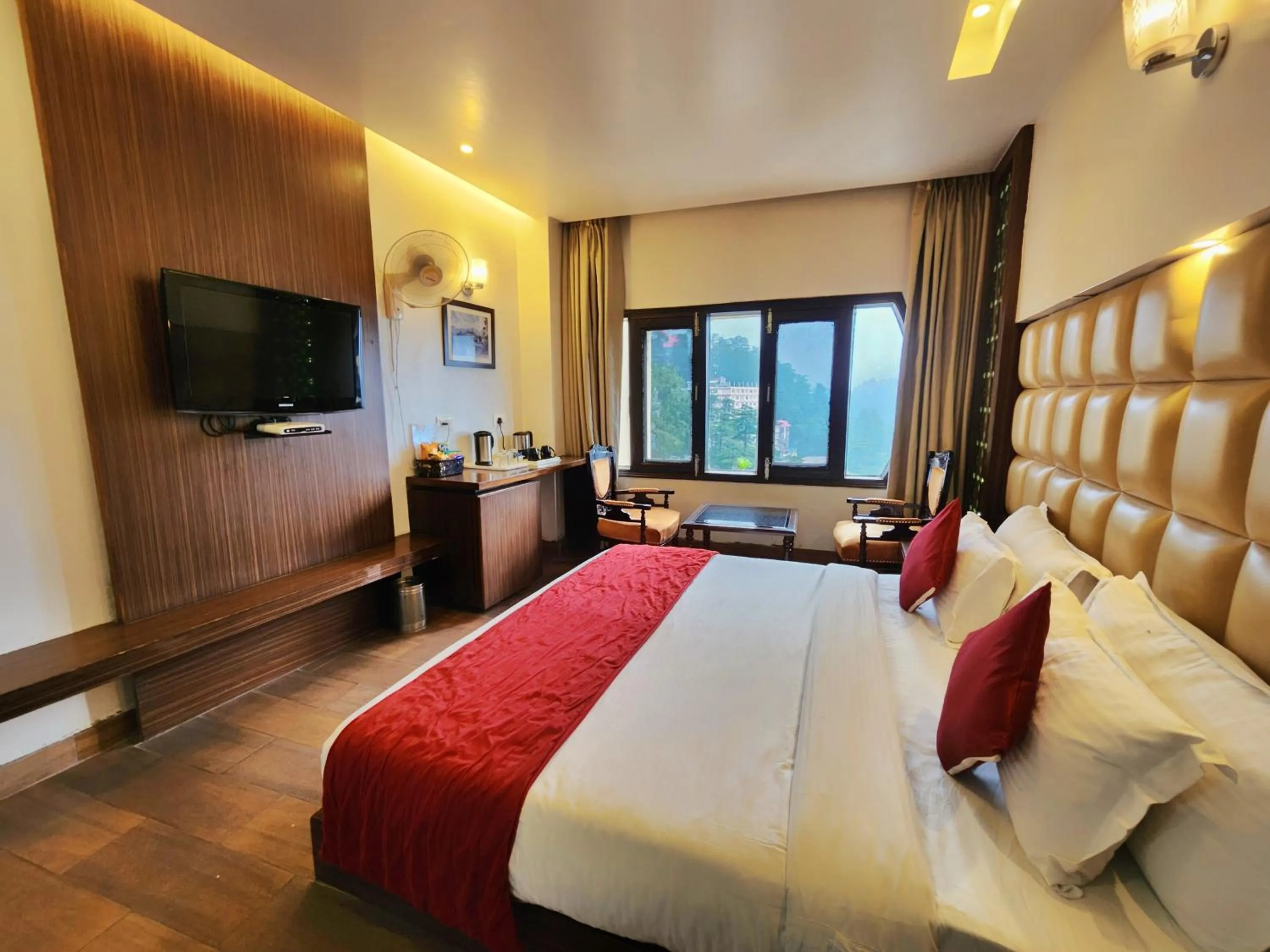 TV and multimedia, Bed in Hotel Surya Shimla