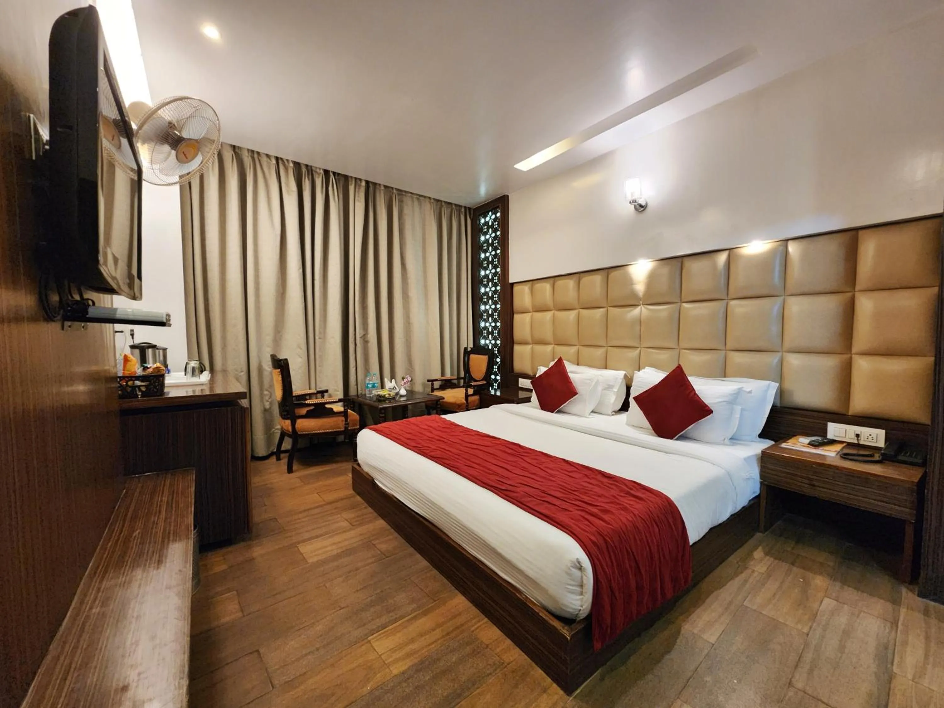 Photo of the whole room, Bed in Hotel Surya Shimla