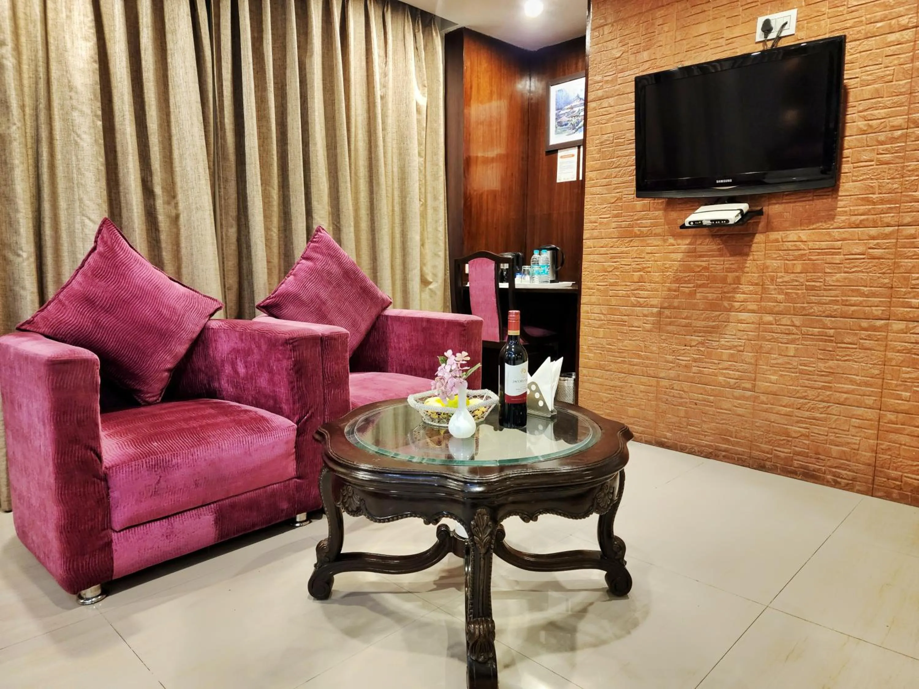 TV and multimedia in Hotel Surya Shimla