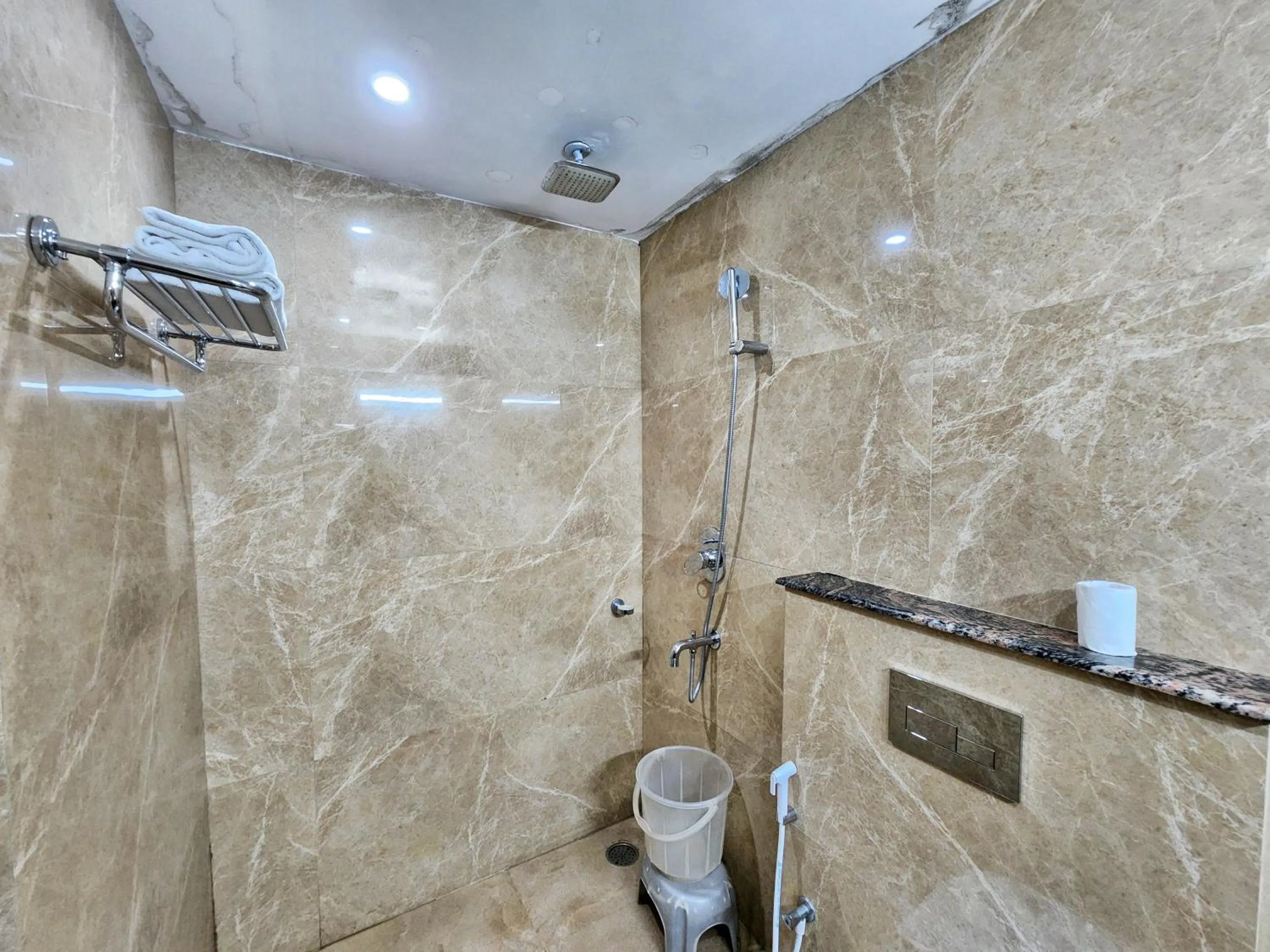Shower in Hotel Surya Shimla