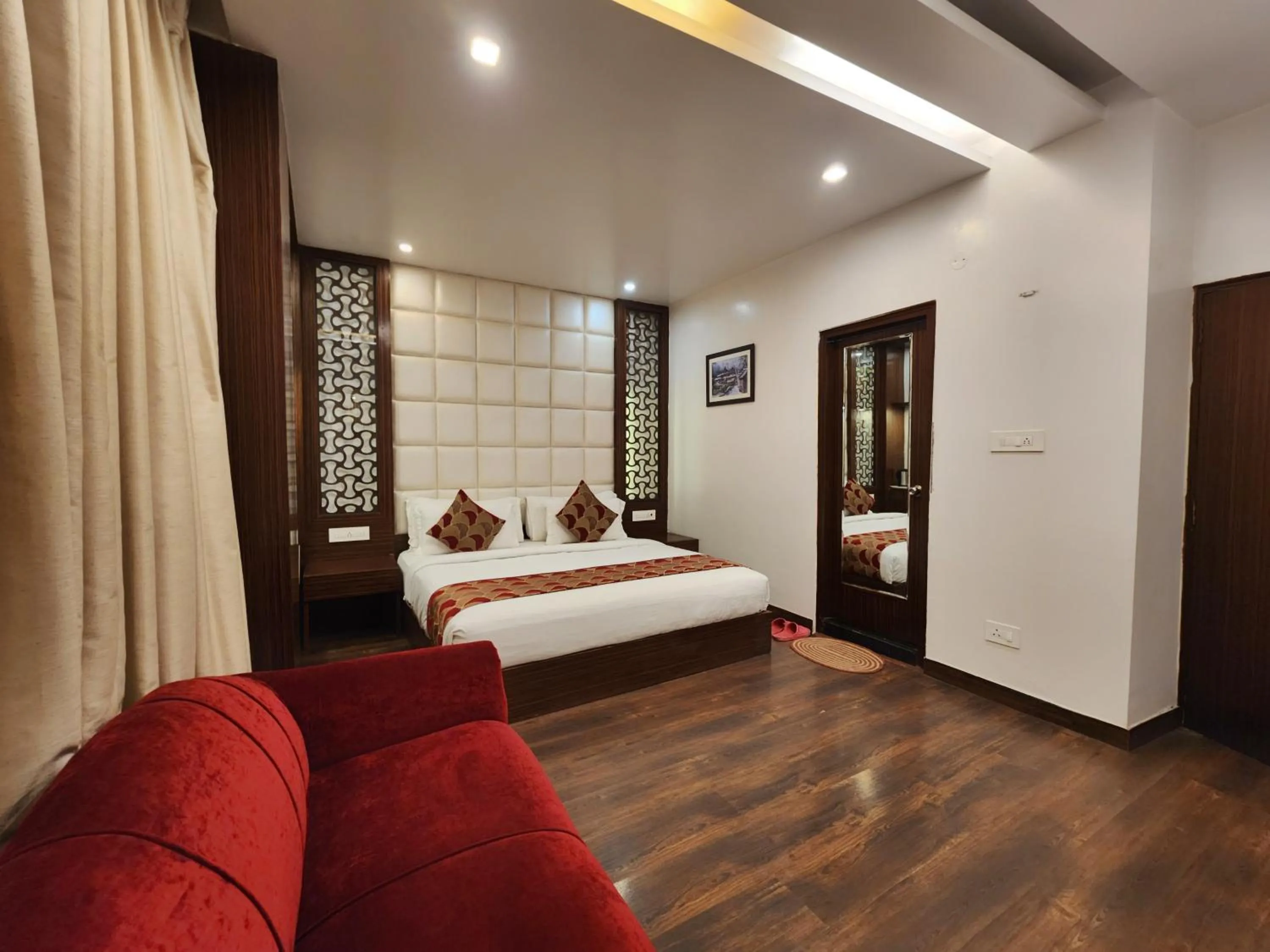 Photo of the whole room, Bed in Hotel Surya Shimla