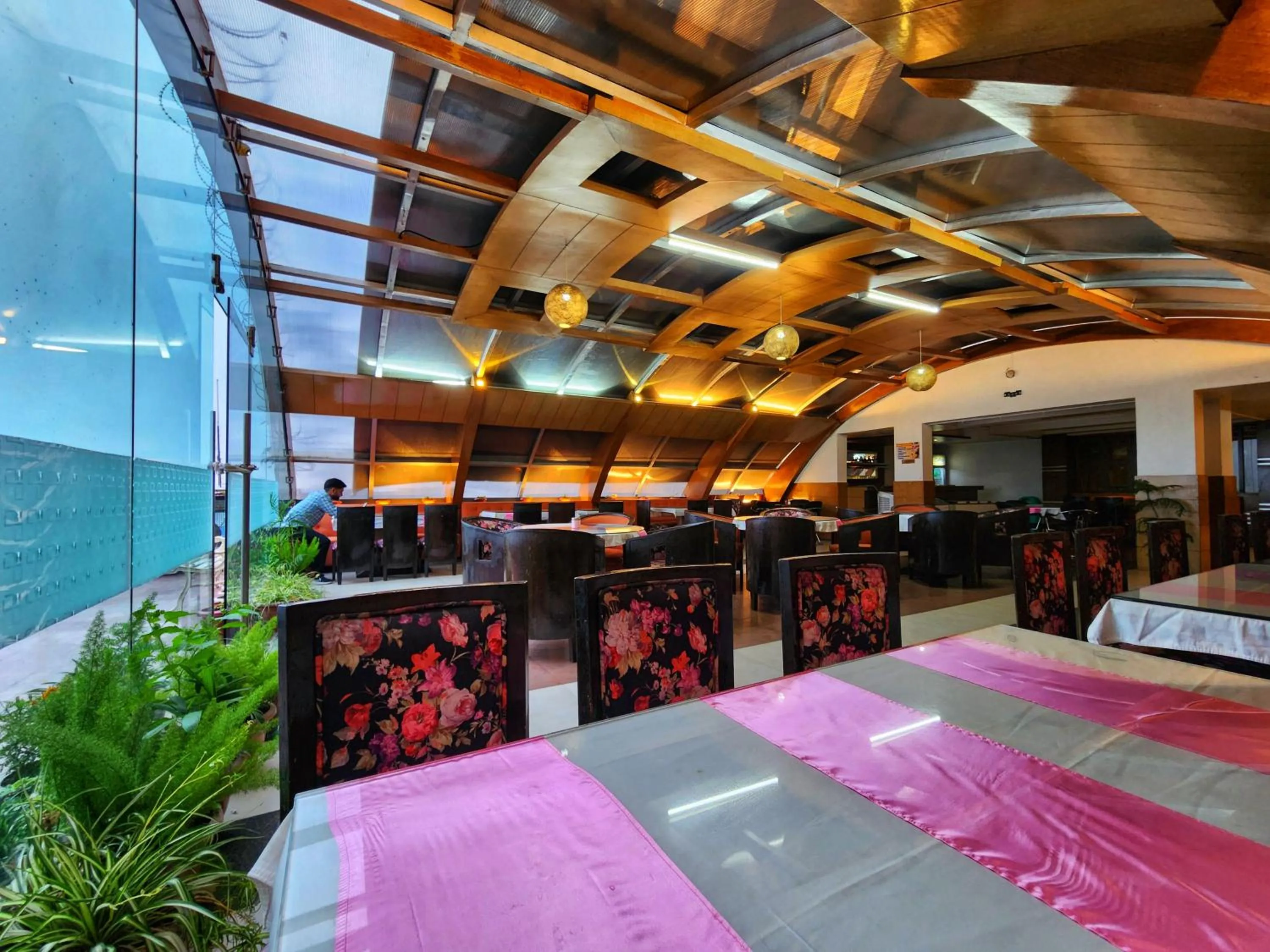 Restaurant/places to eat in Hotel Surya Shimla