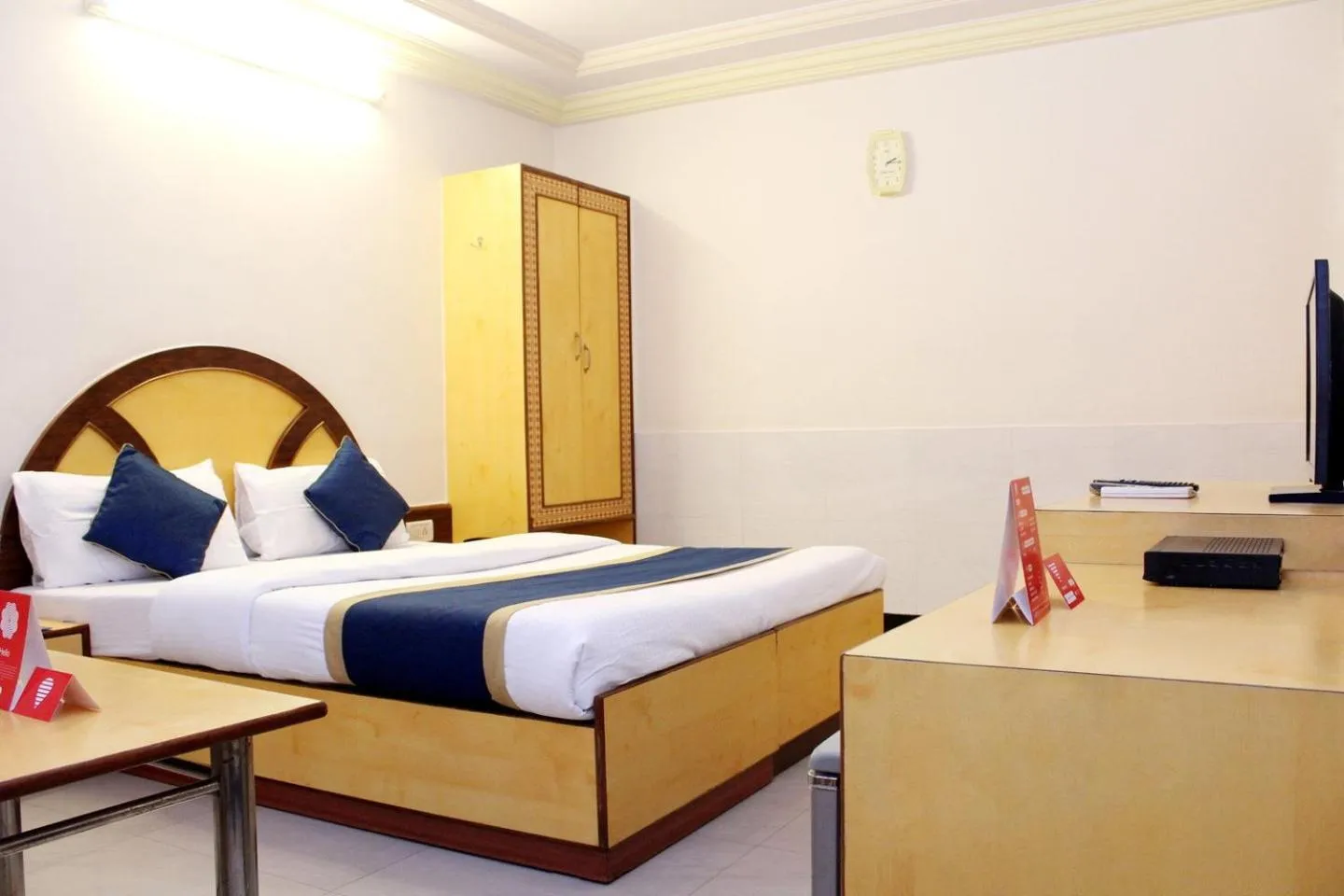 Bed in Hotel Gangothri