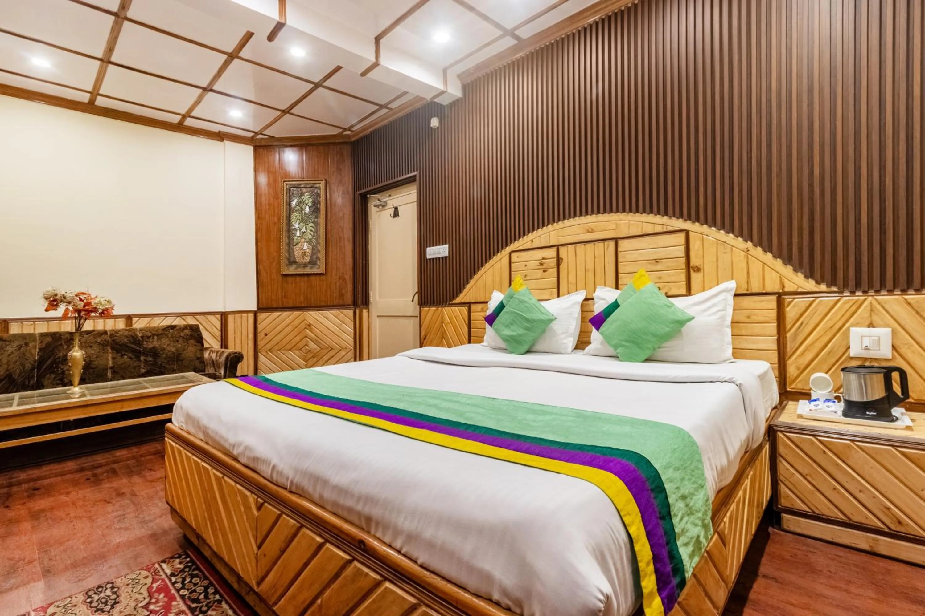 Bedroom, Bed in Treebo Greenland, Mall Road