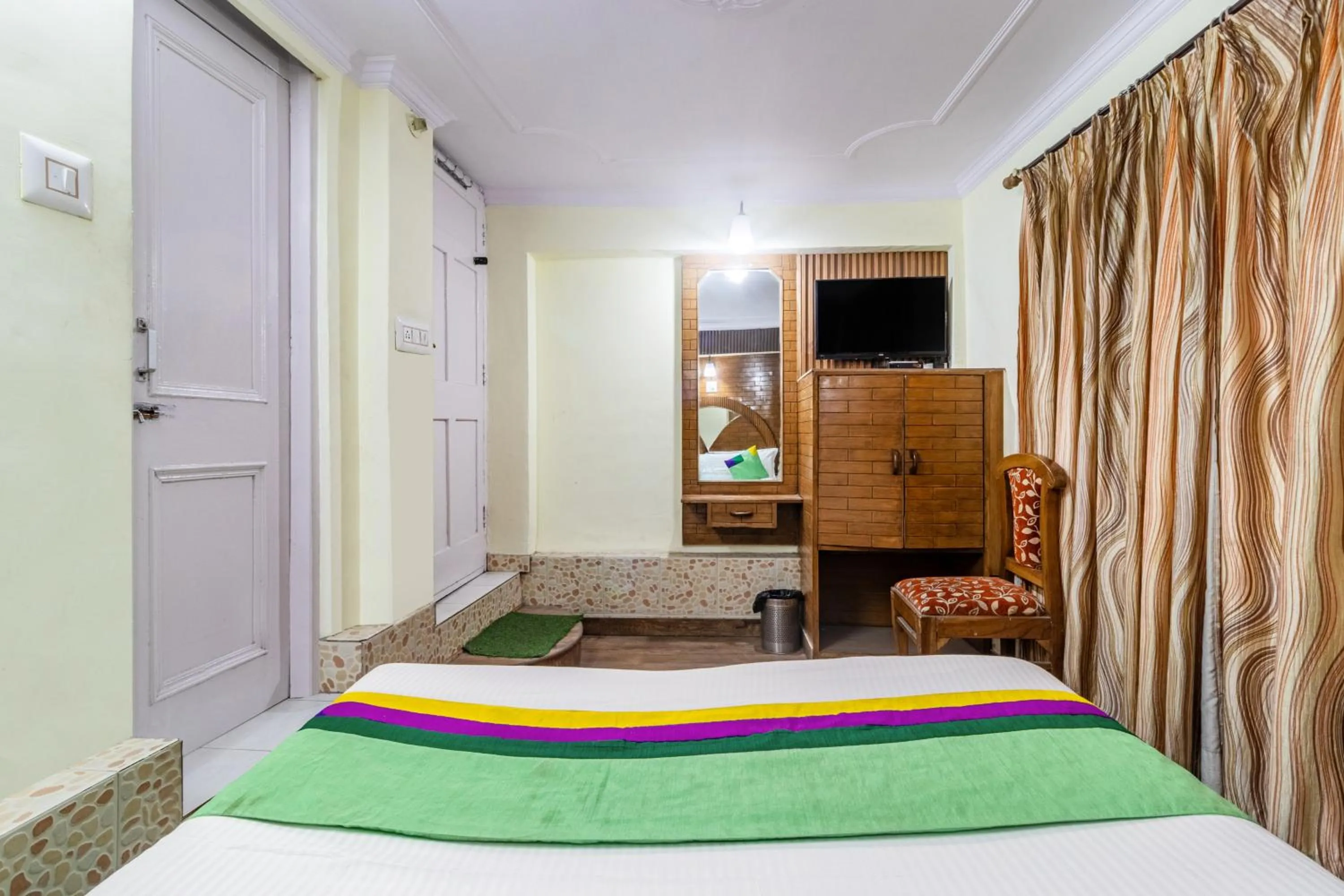 Bedroom, Bed in Treebo Greenland, Mall Road