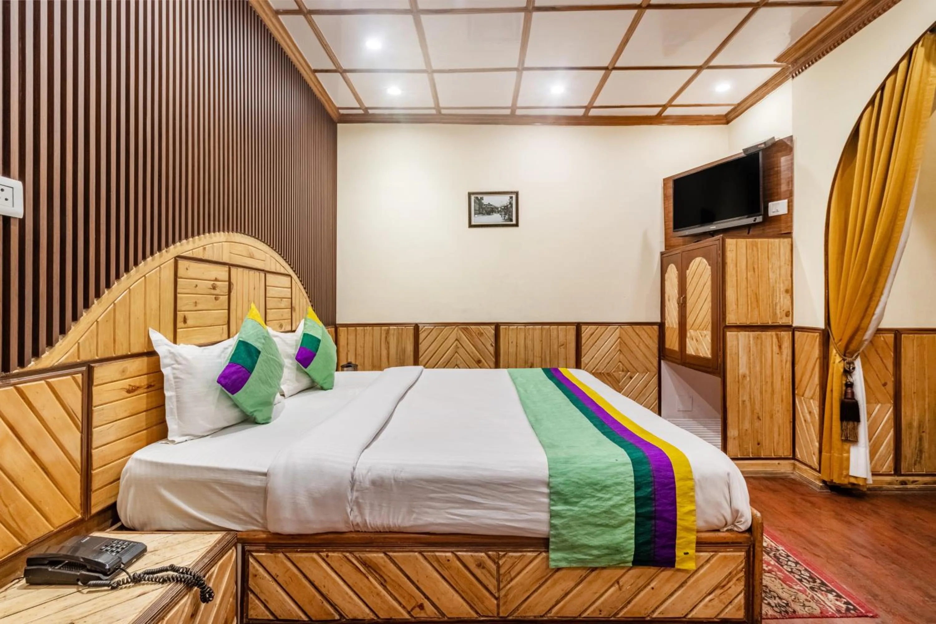 Bedroom, Bed in Treebo Greenland, Mall Road