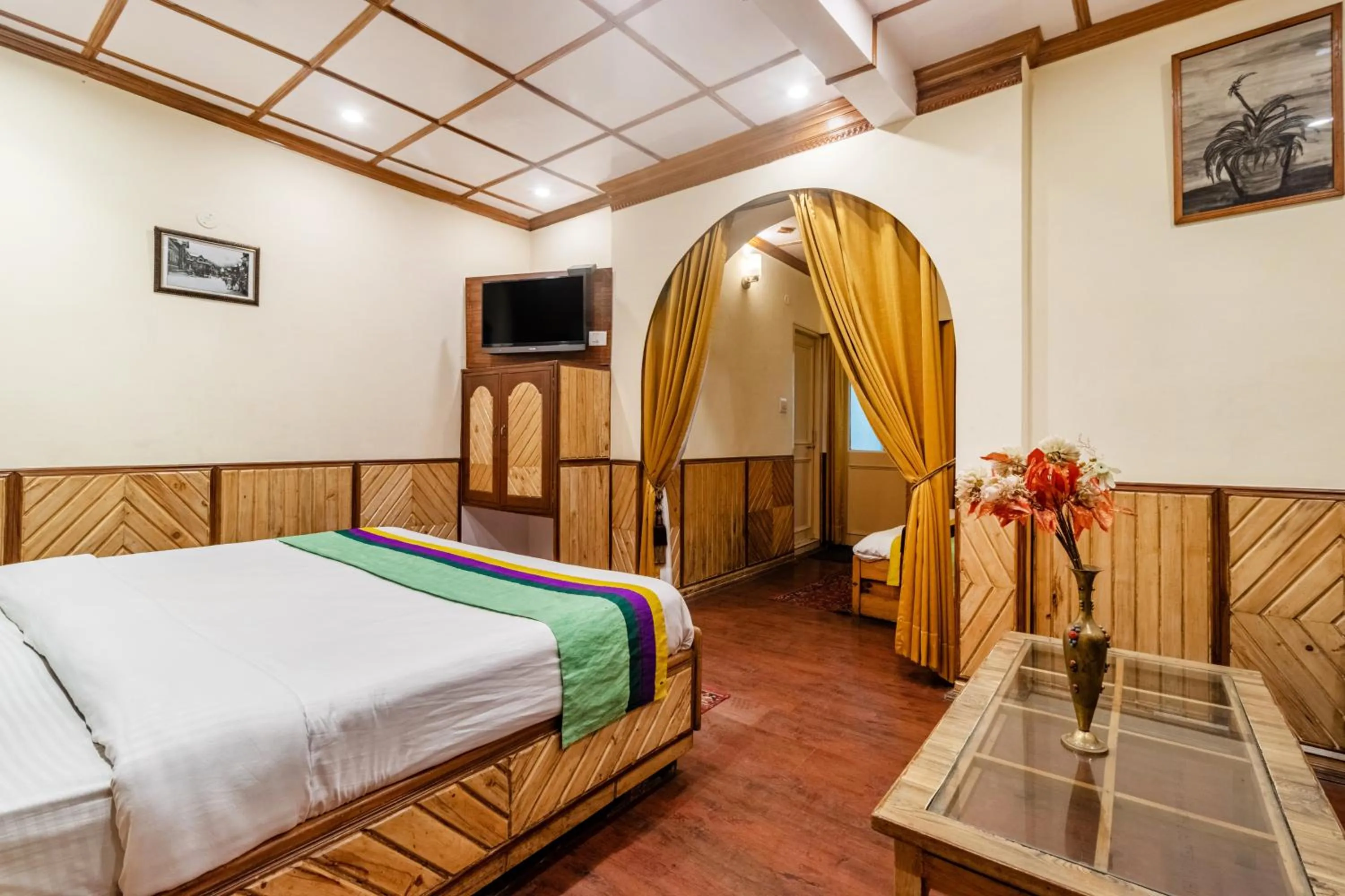 Bedroom, Bed in Treebo Greenland, Mall Road